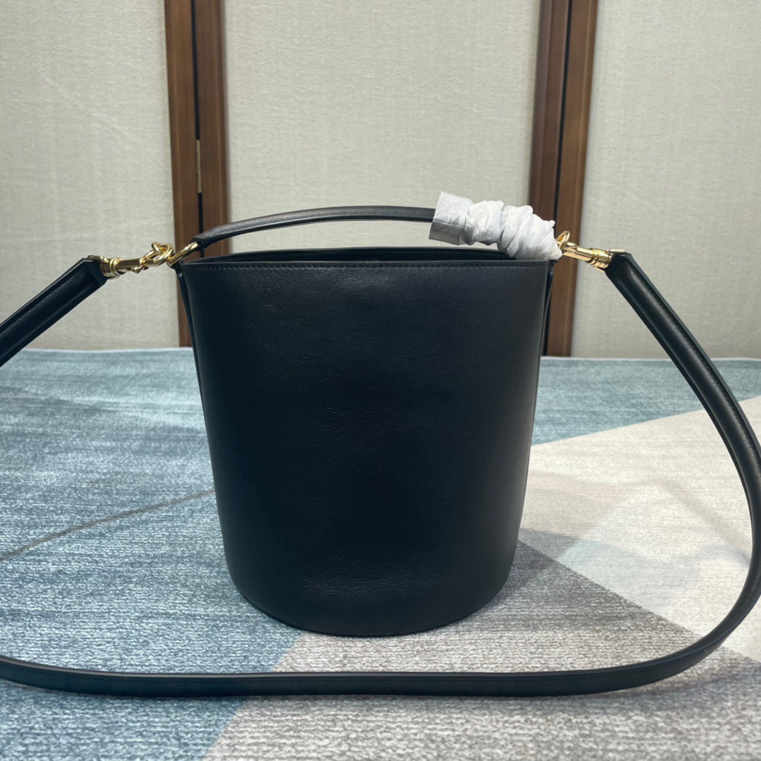 Handbags Celine TEEN BUCKET 16 197573 16 X 18 X 16 cm - vstockx