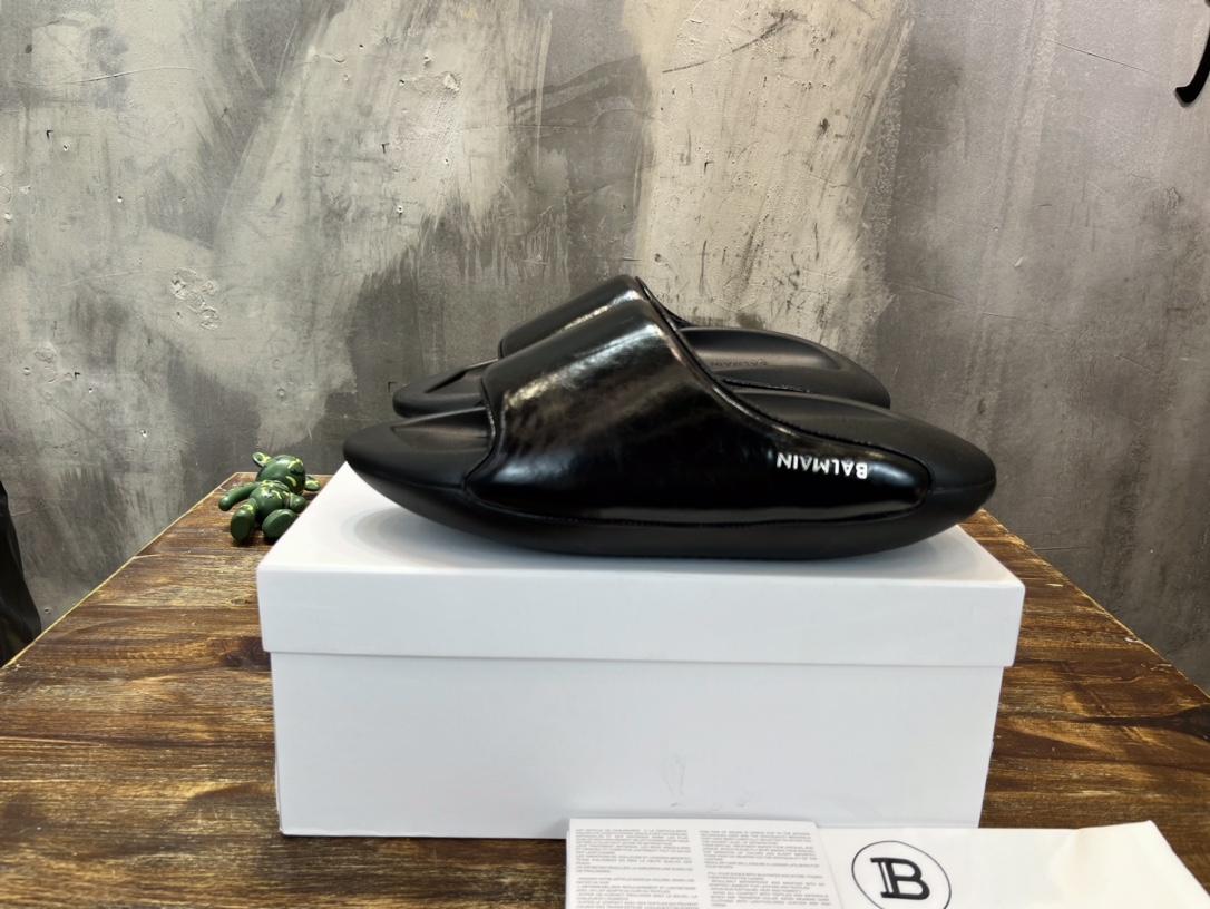 Balmain Quilted leather B-IT mules 11 - vstockx