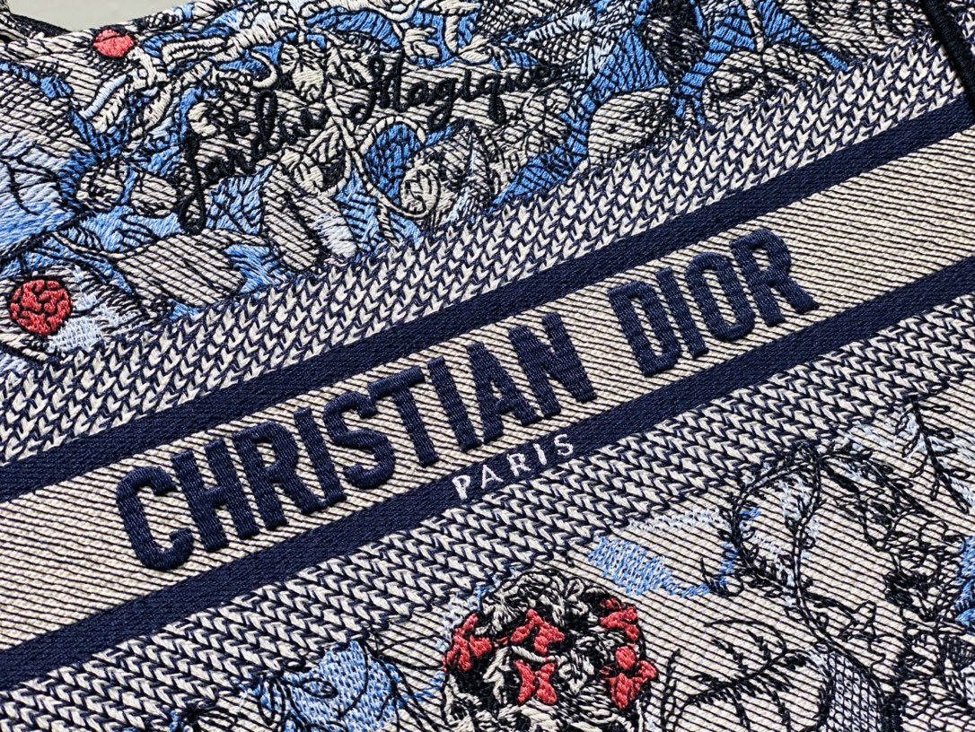 Handbag Dior 8002 size 26.5x 21x 14 cm - vstockx