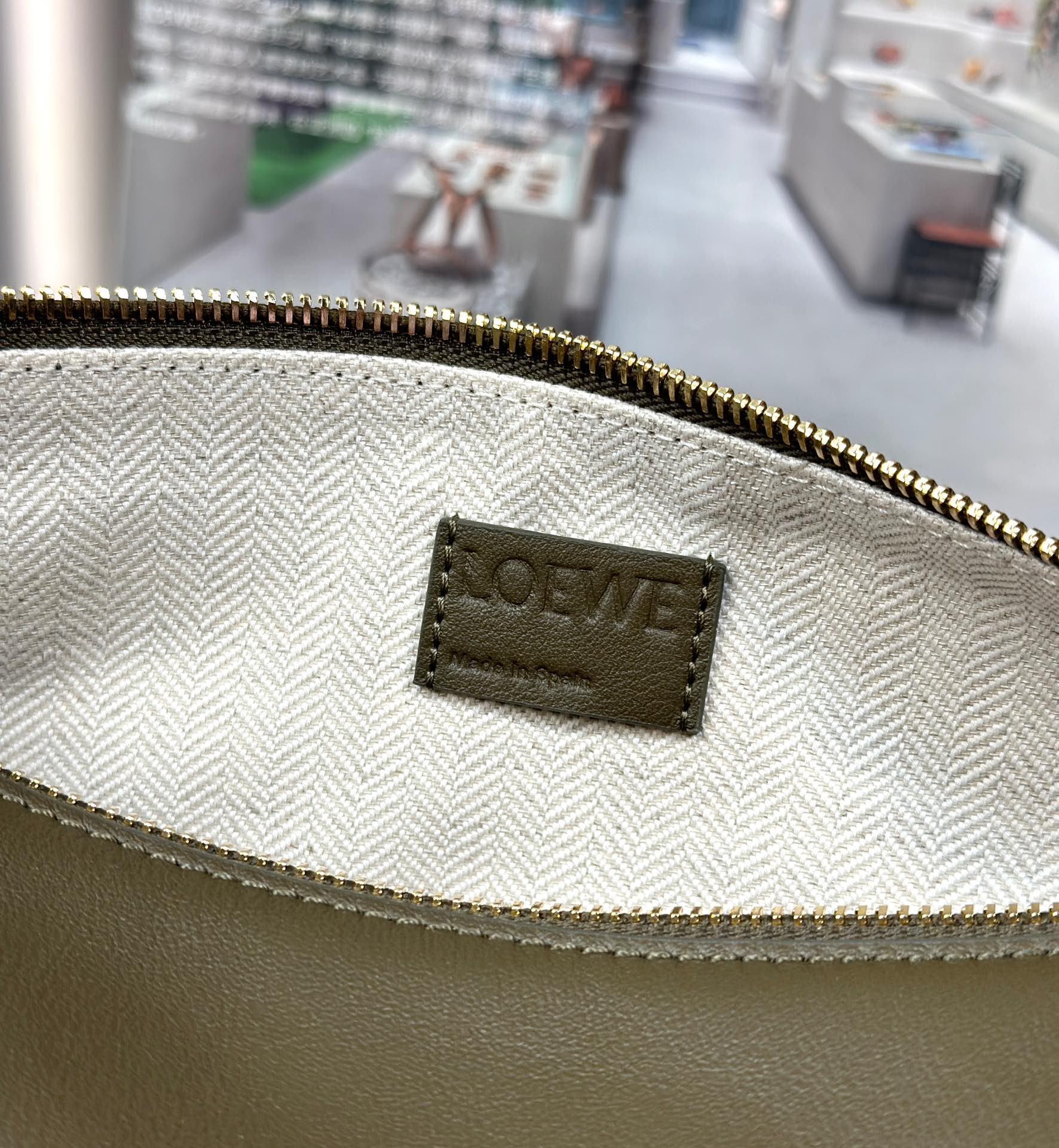 Handbags LOEWE   size:28-17-9.5 cm - vstockx