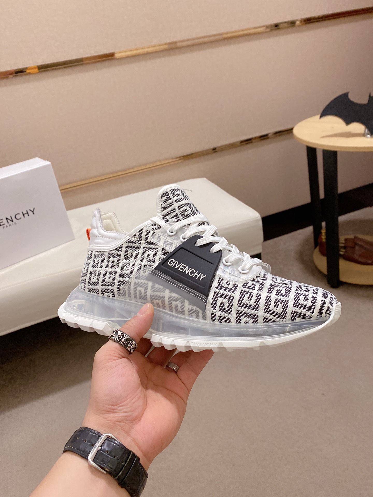 Givenchy Spectre Zip Sneakers 8 - vstockx