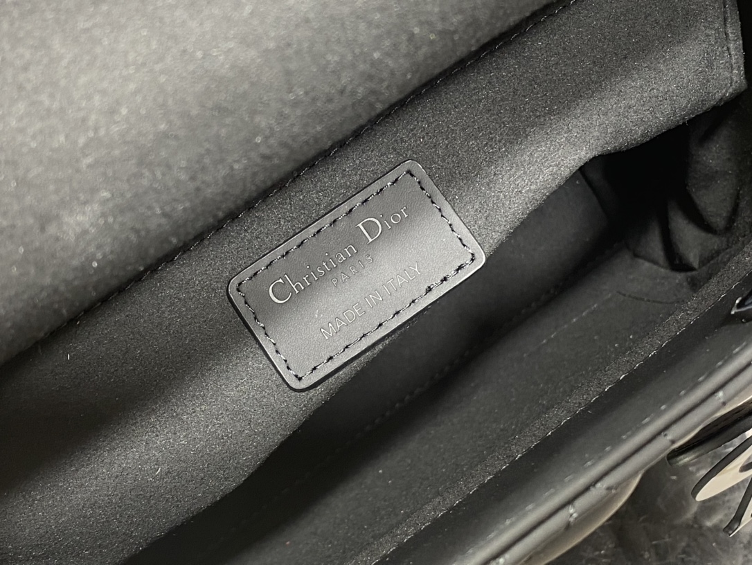 Handbag Dior size 24 cm - vstockx