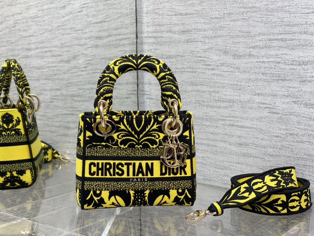 Handbag Dior size 17*7*15 cm - vstockx