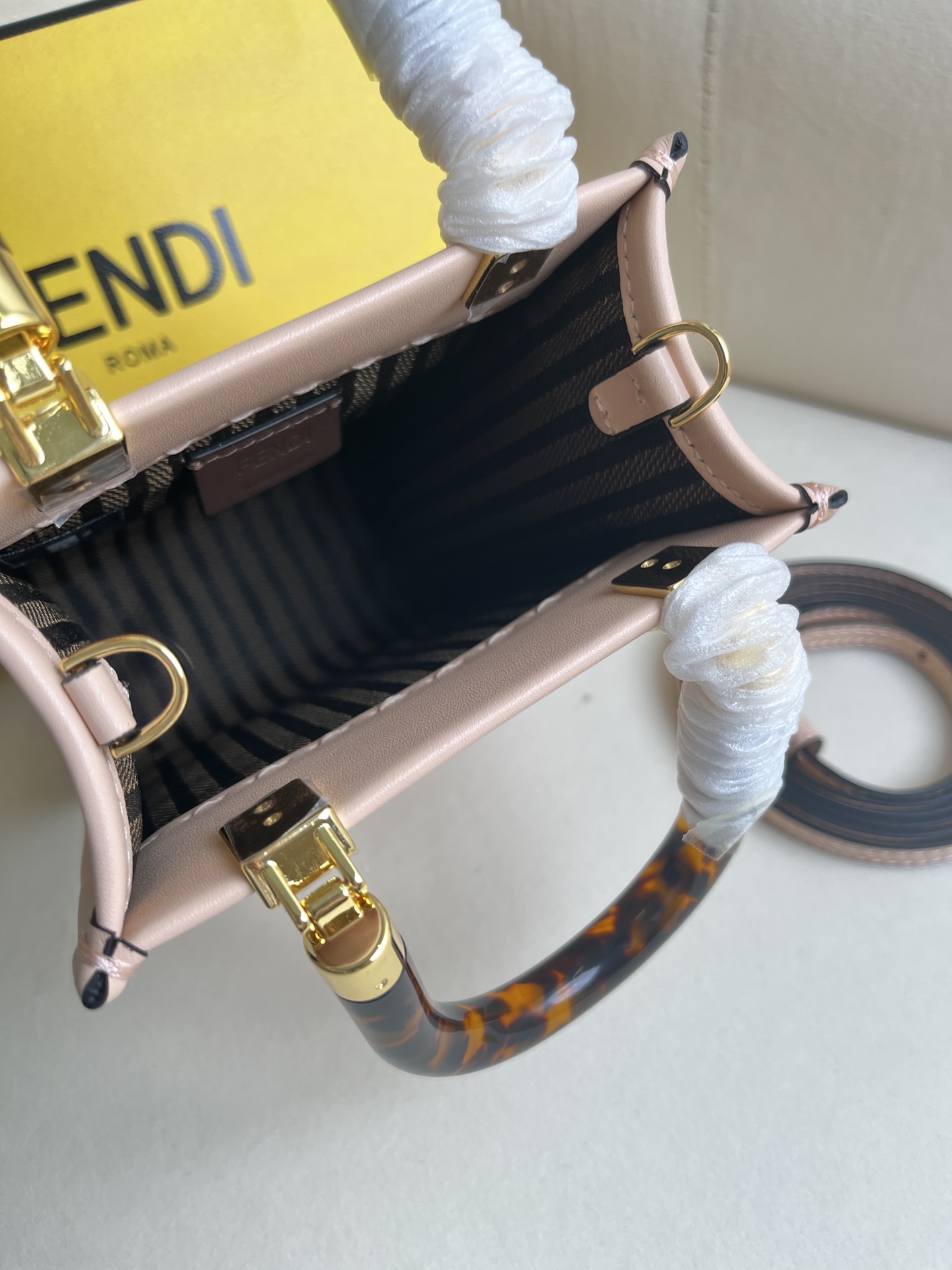 handbags FENDI 208 size:18*13*6.5 - vstockx
