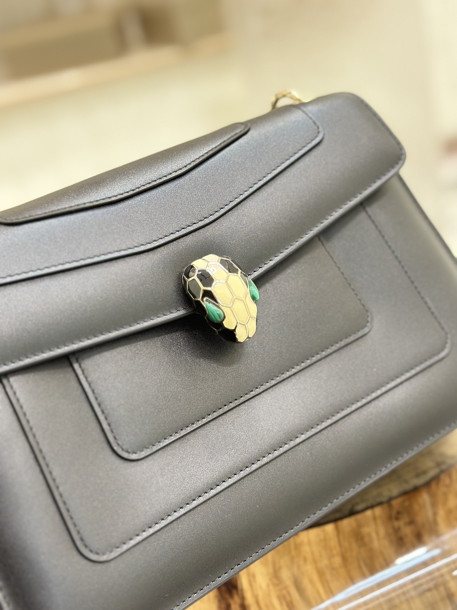 Handbags Bvlgari 35362 size:28*19*8 cm - vstockx