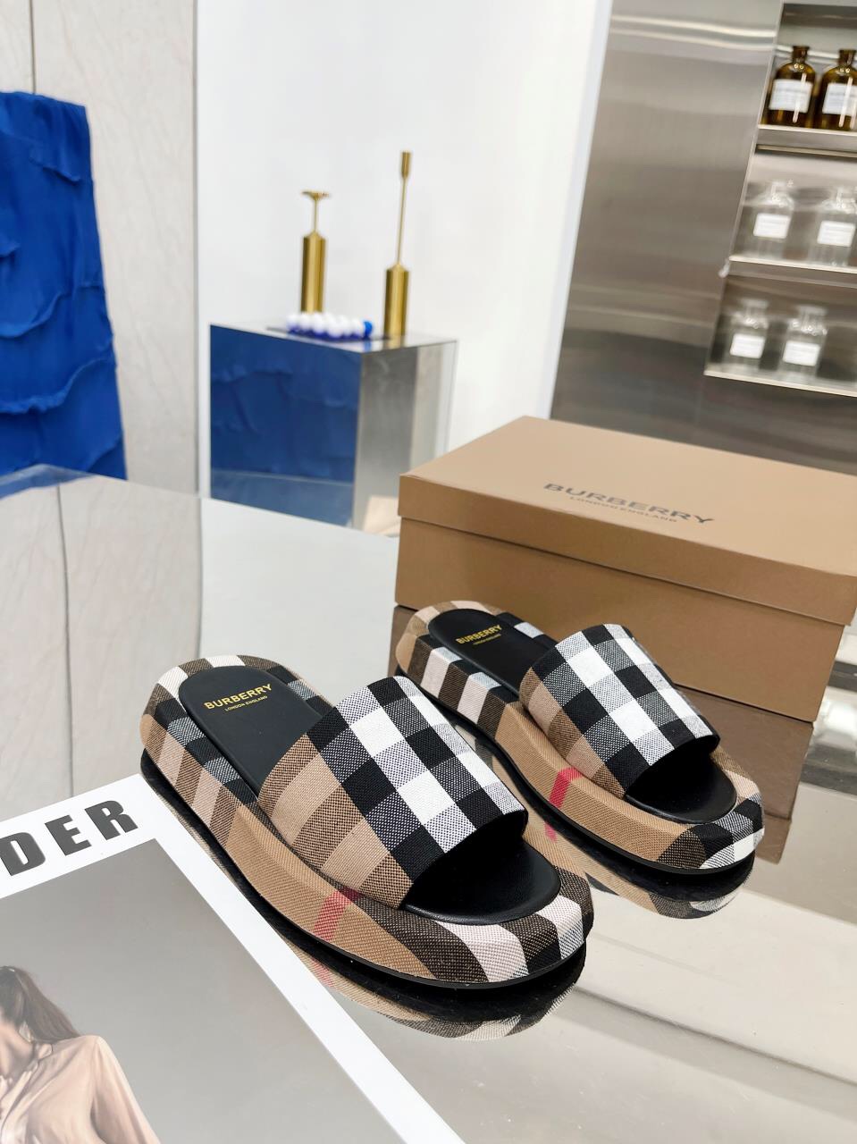 BURBERRY Buckingham Slides WOMEN 1 - vstockx