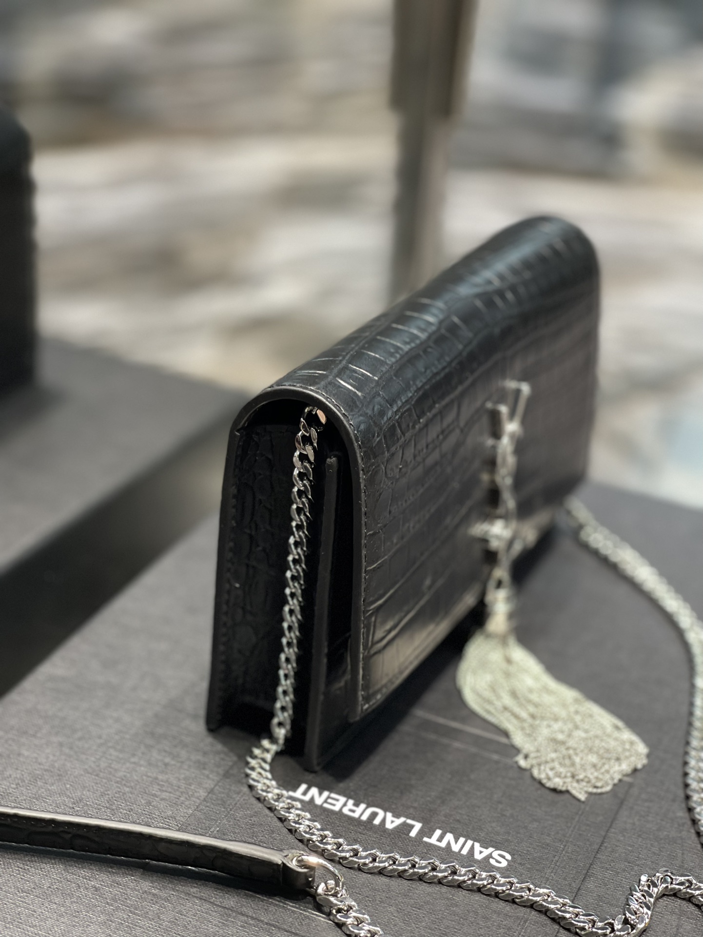Handbags SAINT LAURENT 452159 size 19x12.5x4 cm - vstockx