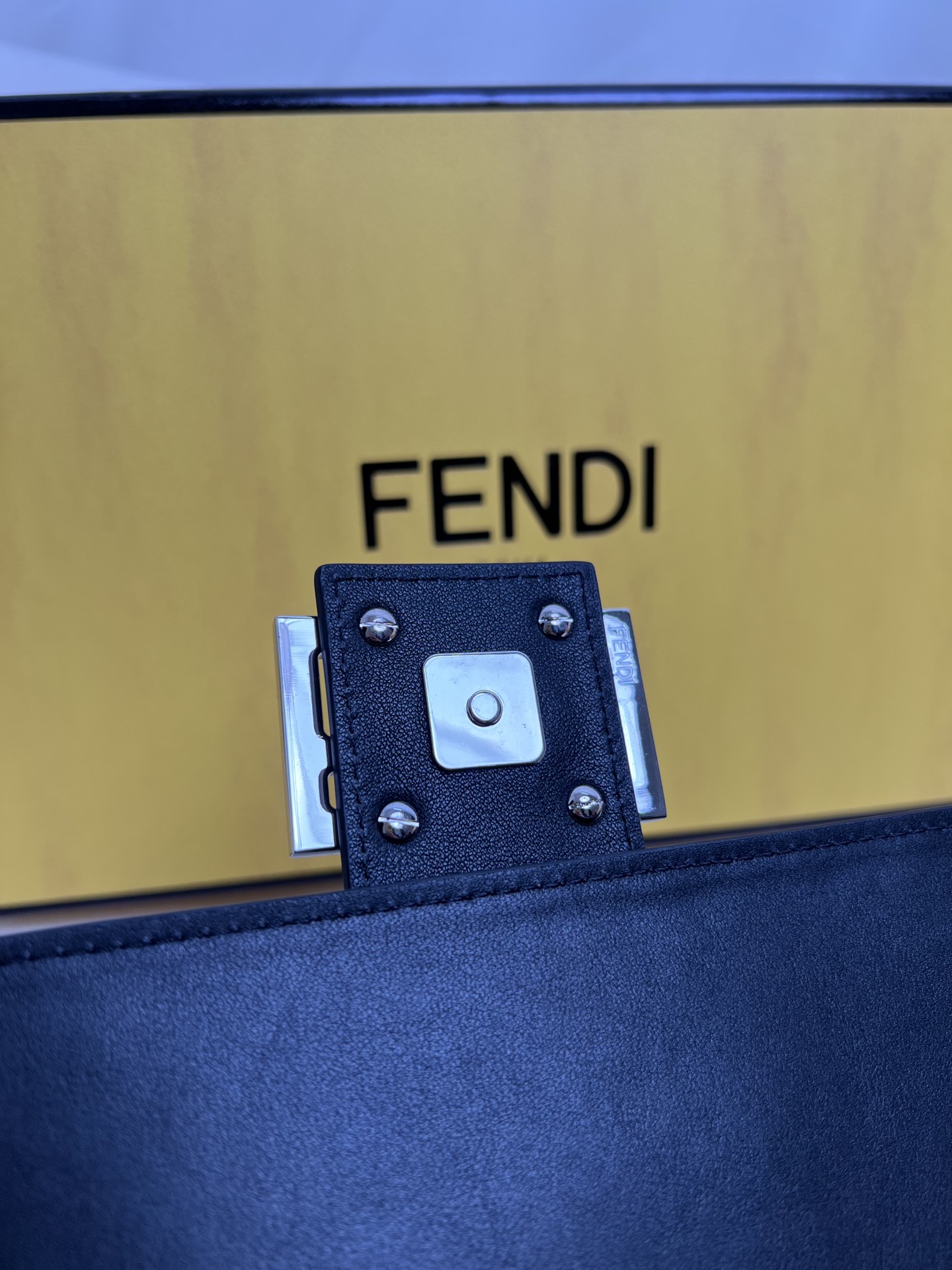 handbags FENDI 5012 size:26*5*15cm - vstockx