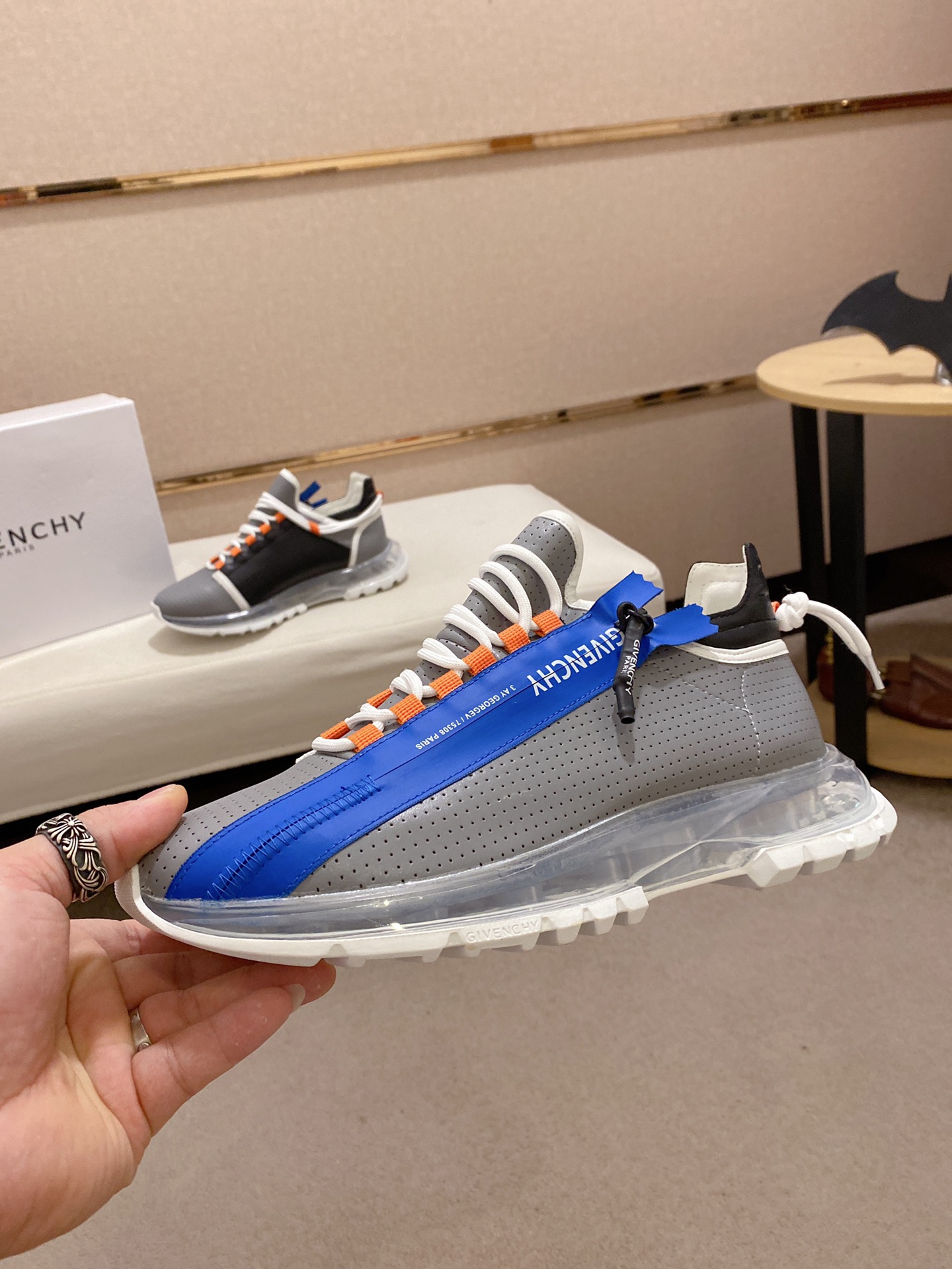 Givenchy Spectre Zip Sneakers 5 - vstockx