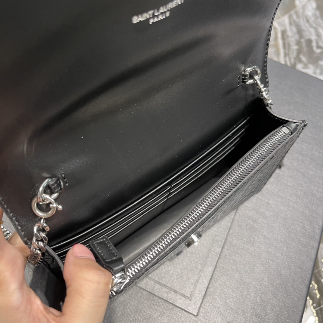 Handbags SAINT LAURENT 452159 size 19x12.5x4 cm - vstockx