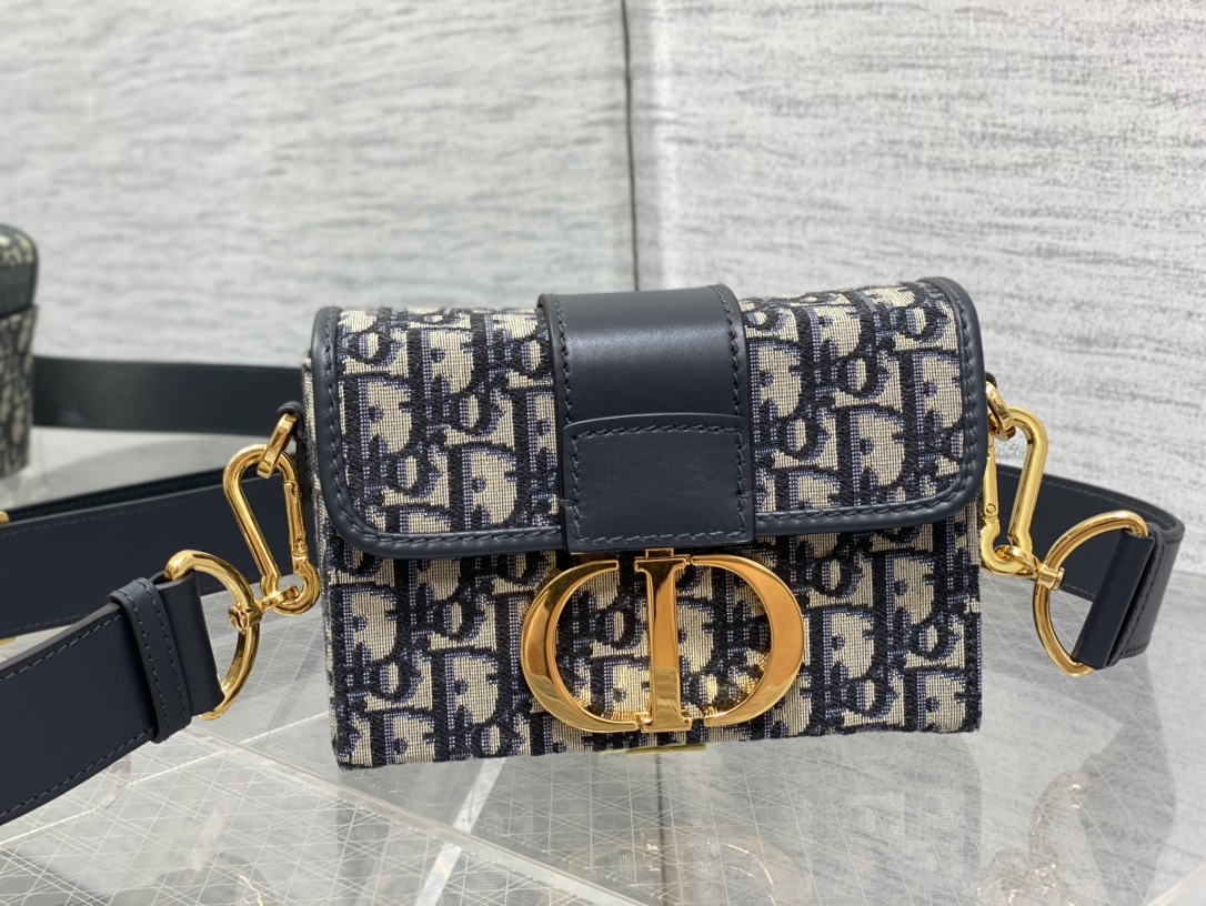 Handbags !  9208 size  17.5*115*5 cm - vstockx