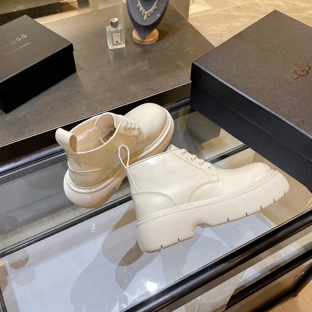 Bottega Veneta Boots 15 - vstockx