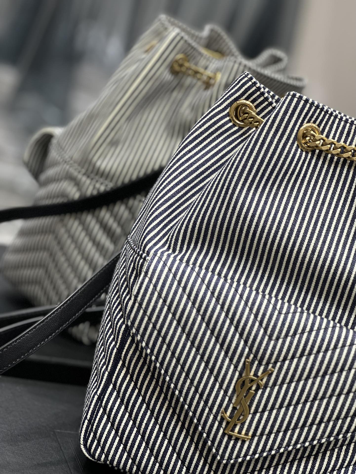 Handbags SAINT LAURENT 672609 size 22  29  15 cm - vstockx