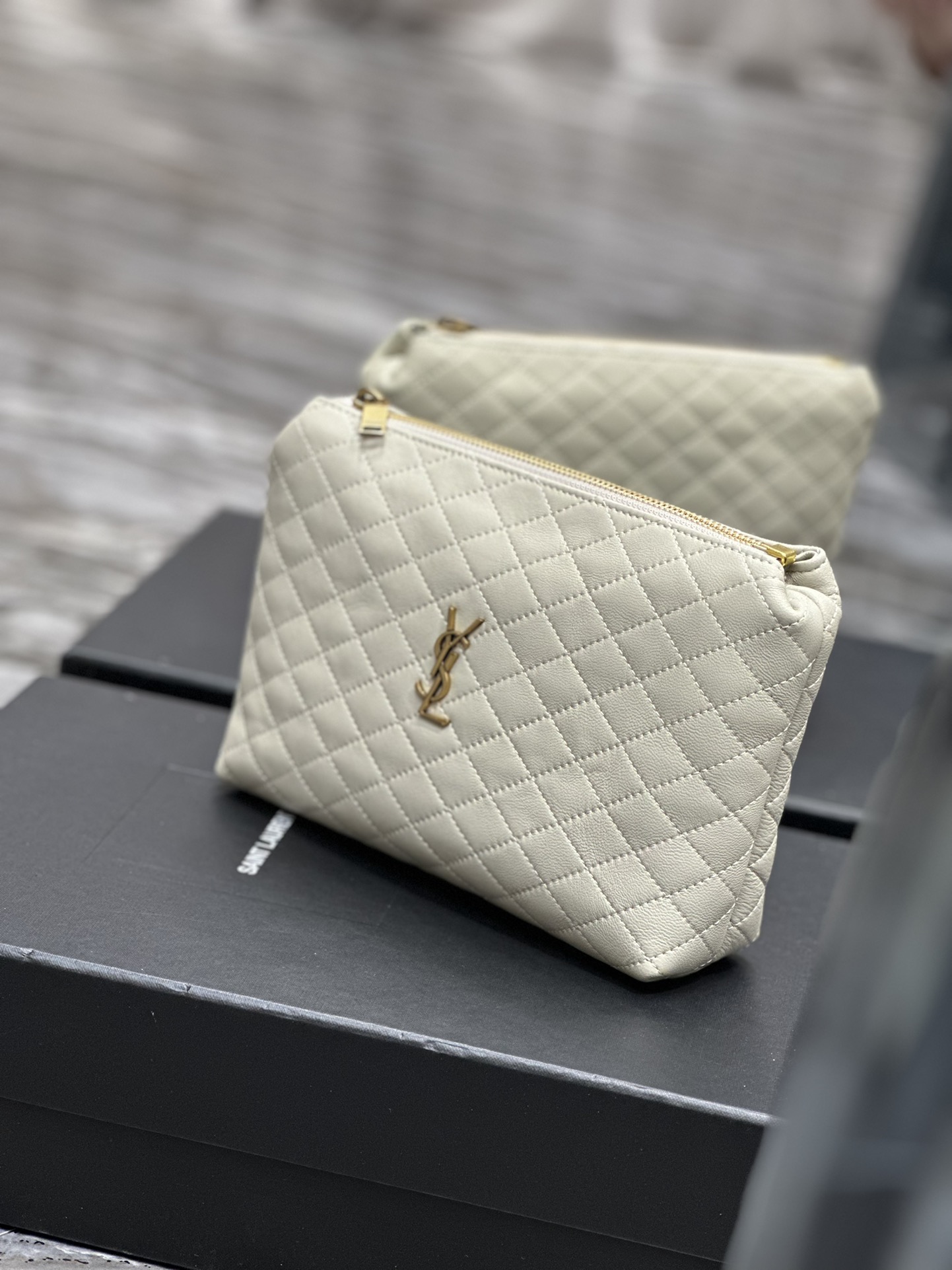 Handbags SAINT LAURENT 733955 size 23  17  5 cm - vstockx