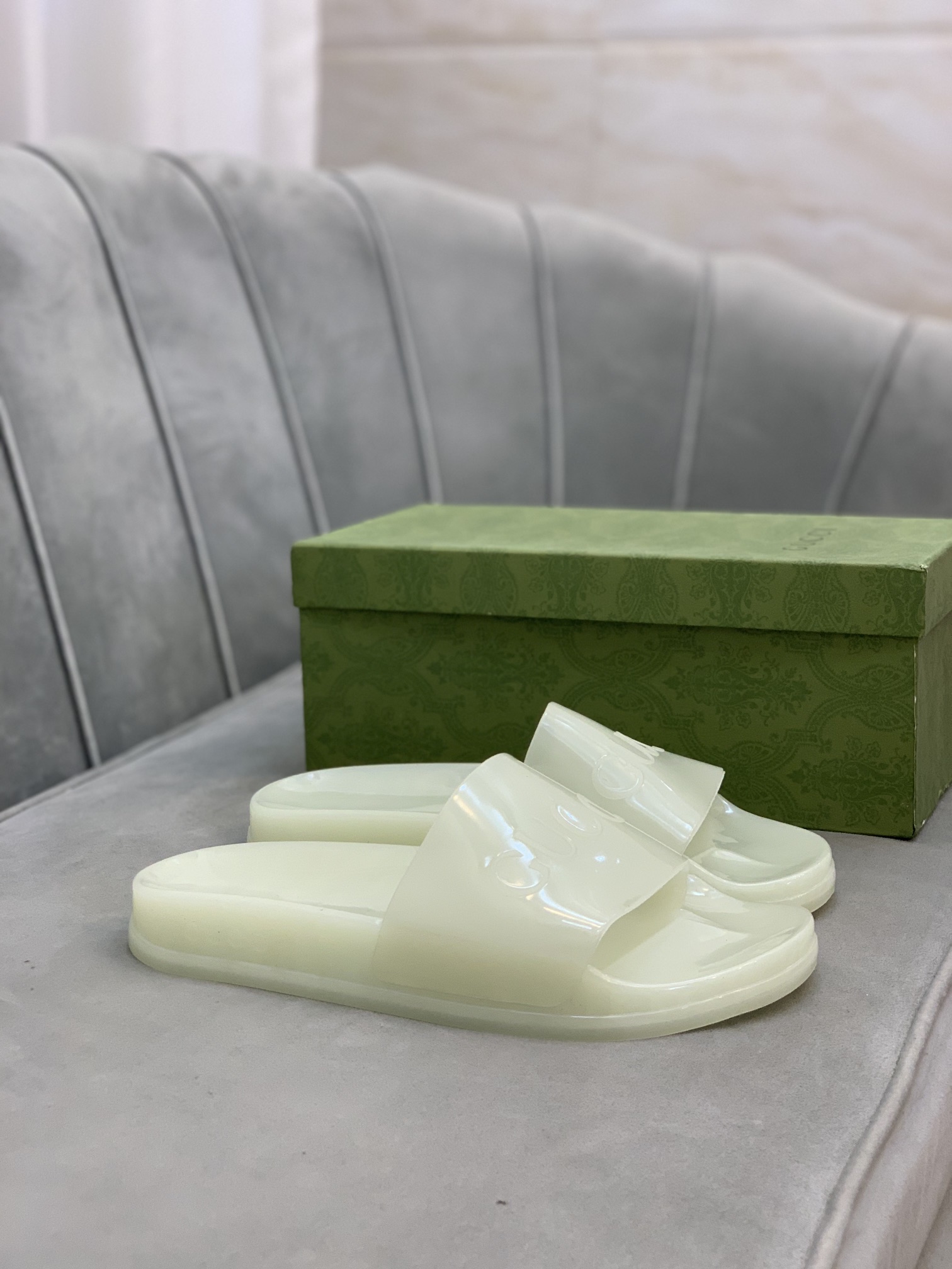 Gucci Slippers1 - vstockx