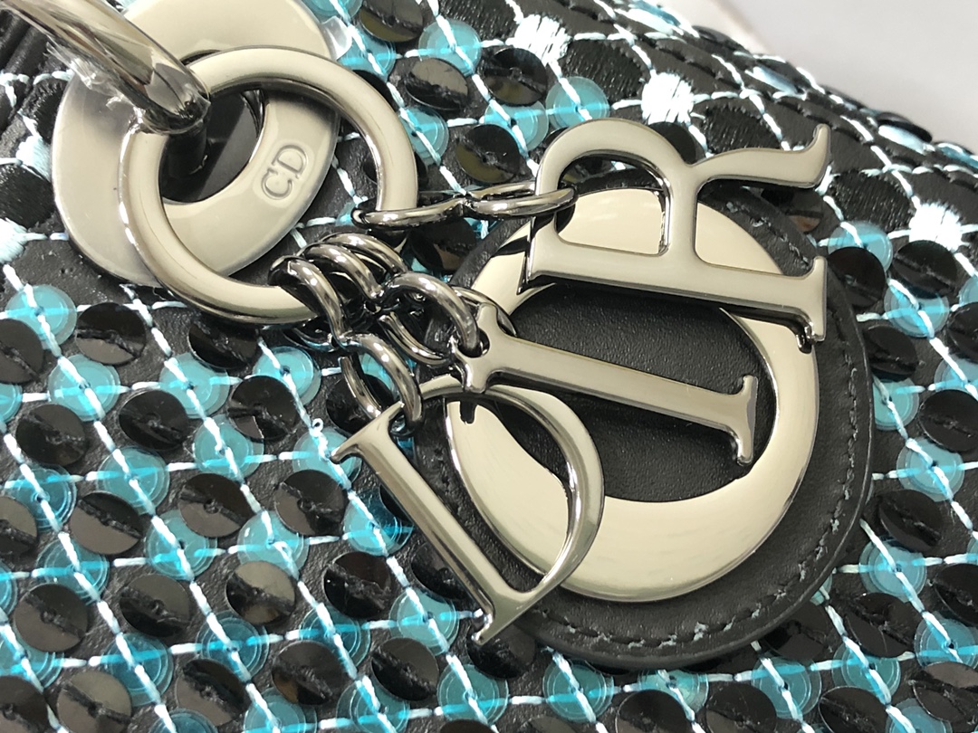 Handbag Dior M0505 size 17 x 15 x 7 cm - vstockx