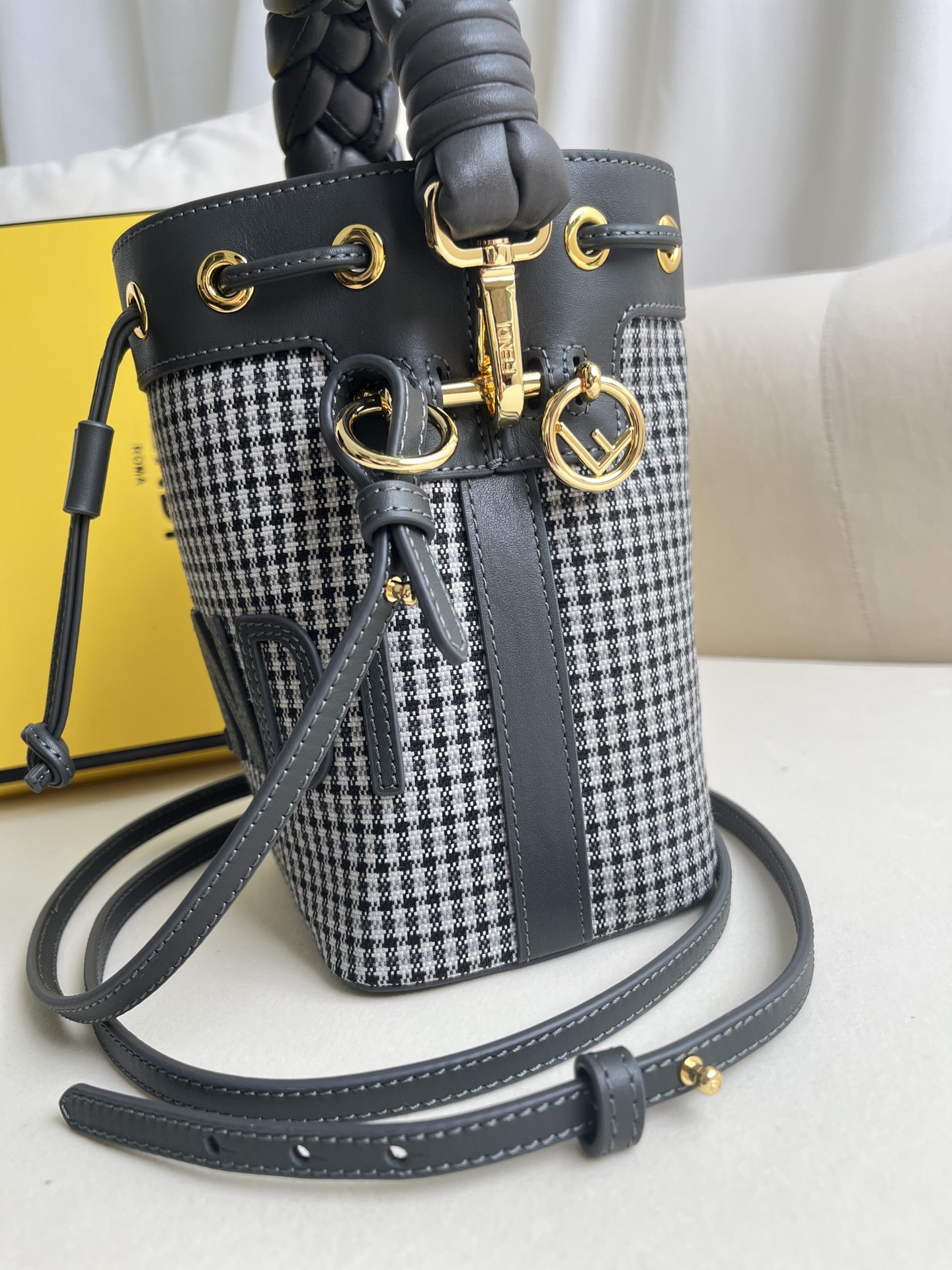 handbags FENDI 038 size:12*18*10cm - vstockx