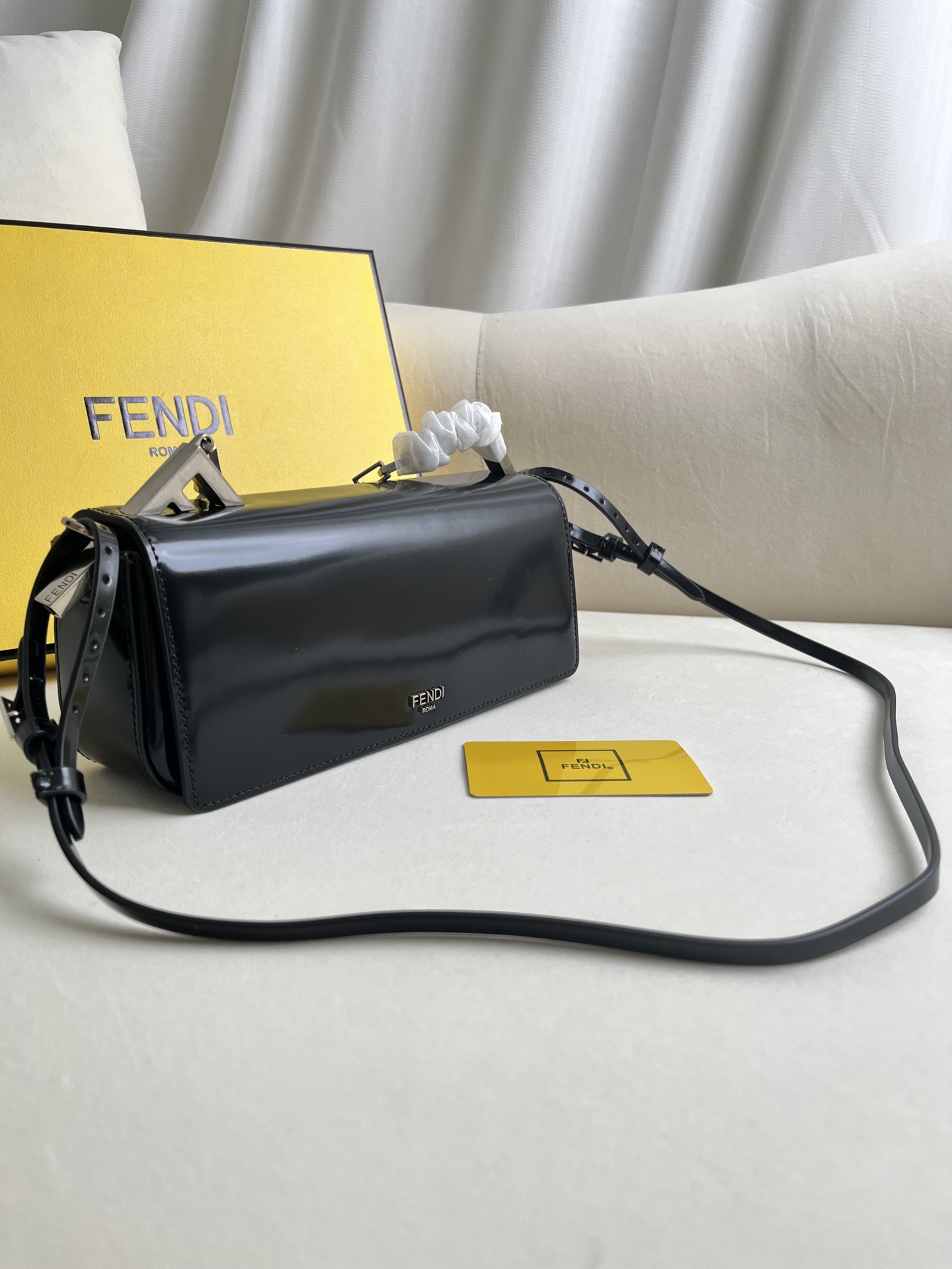 handbags FENDI 8605 size:23*13*7cm - vstockx