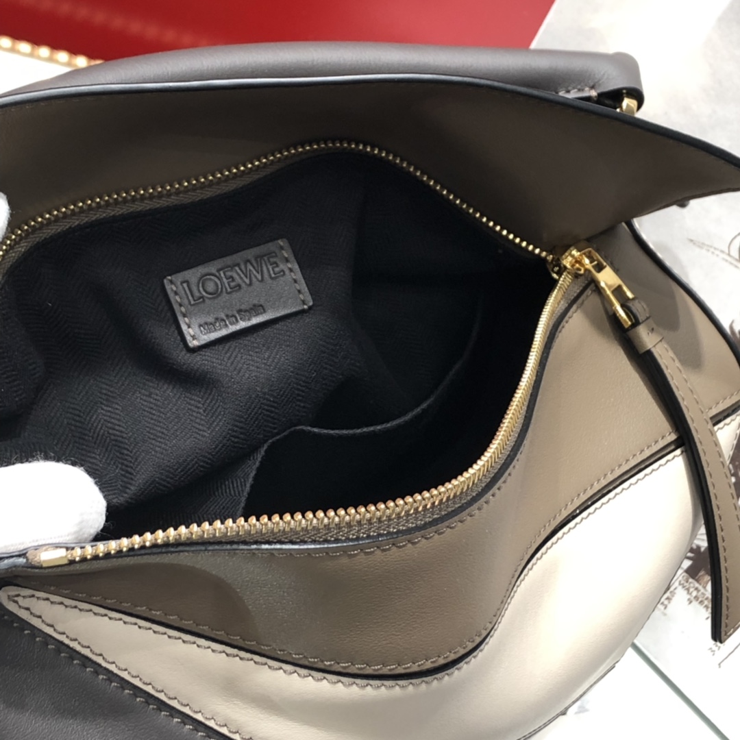 Handbags LOEWE Ykk size:29x18x12 cm - vstockx