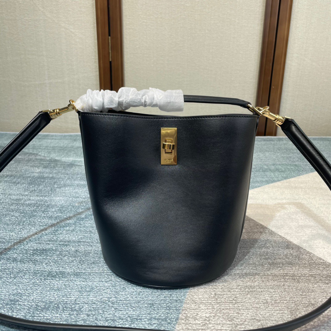 Handbags Celine TEEN BUCKET 16 197573 16 X 18 X 16 cm - vstockx