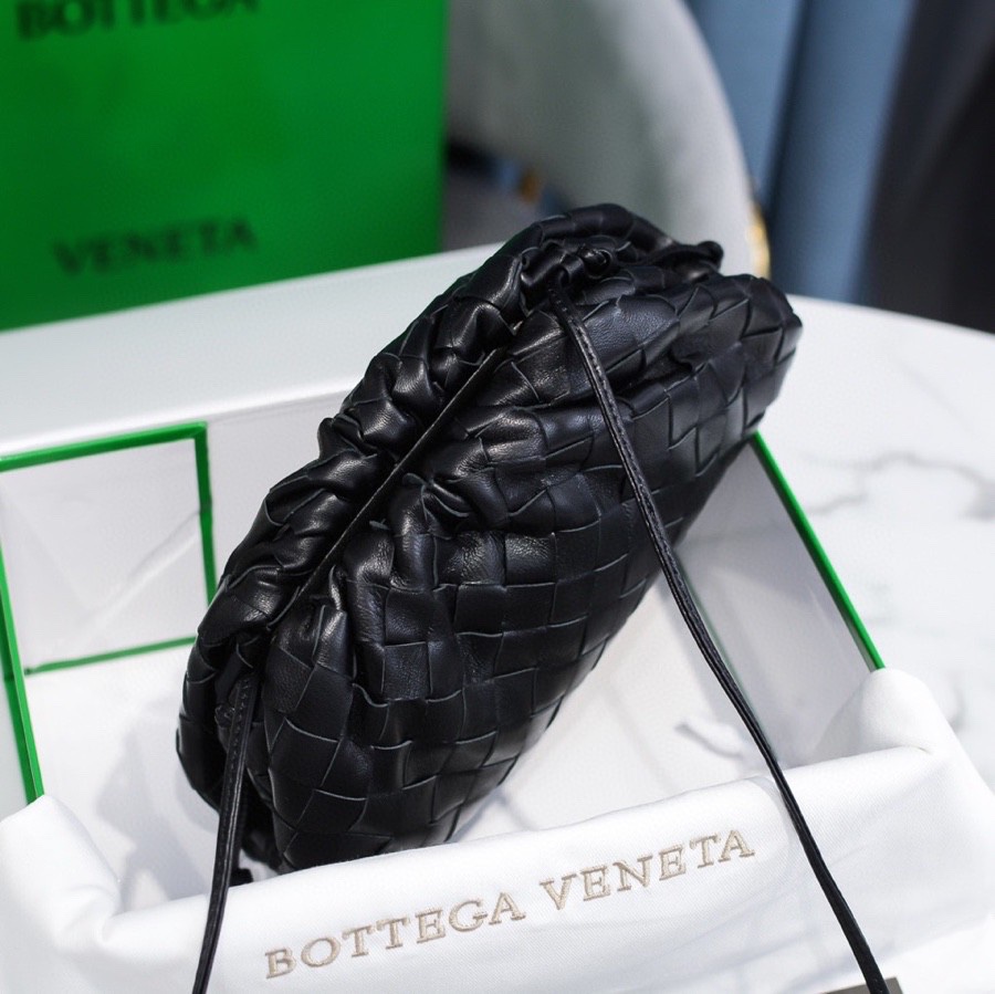 handbags Bottega Veneta The pouch size:23*13*8 - vstockx