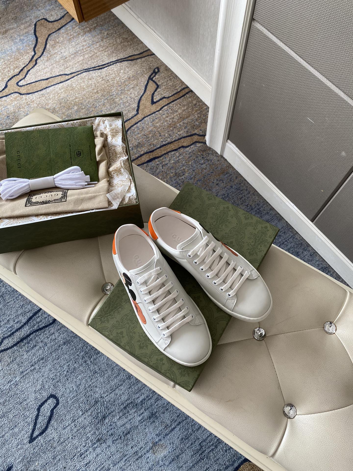 Gucci Women's Ace sneaker with bee sneaker 4 - vstockx