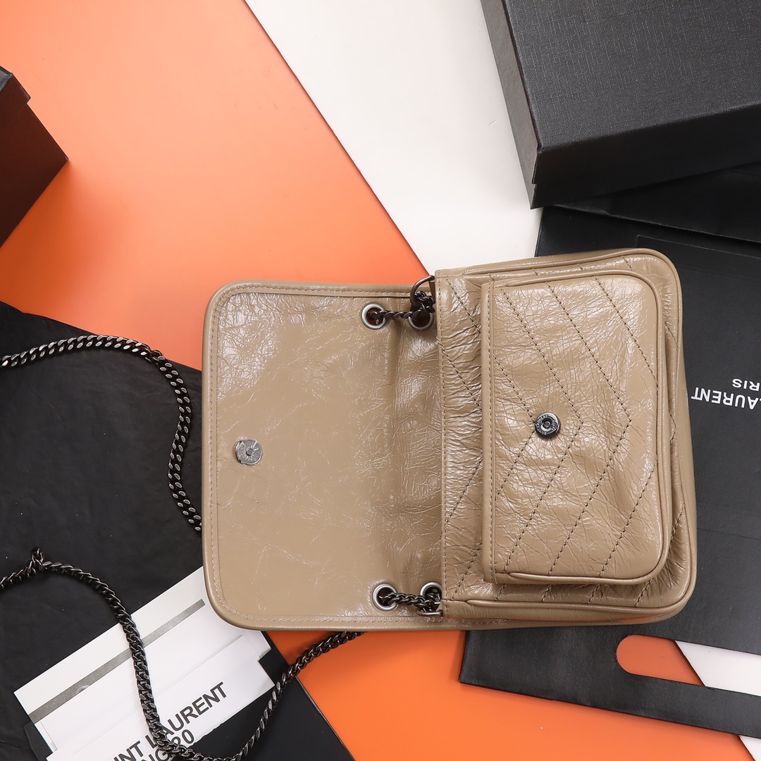 Handbags SAINT LAURENT 533037 size 22x16.5x12 cm - vstockx