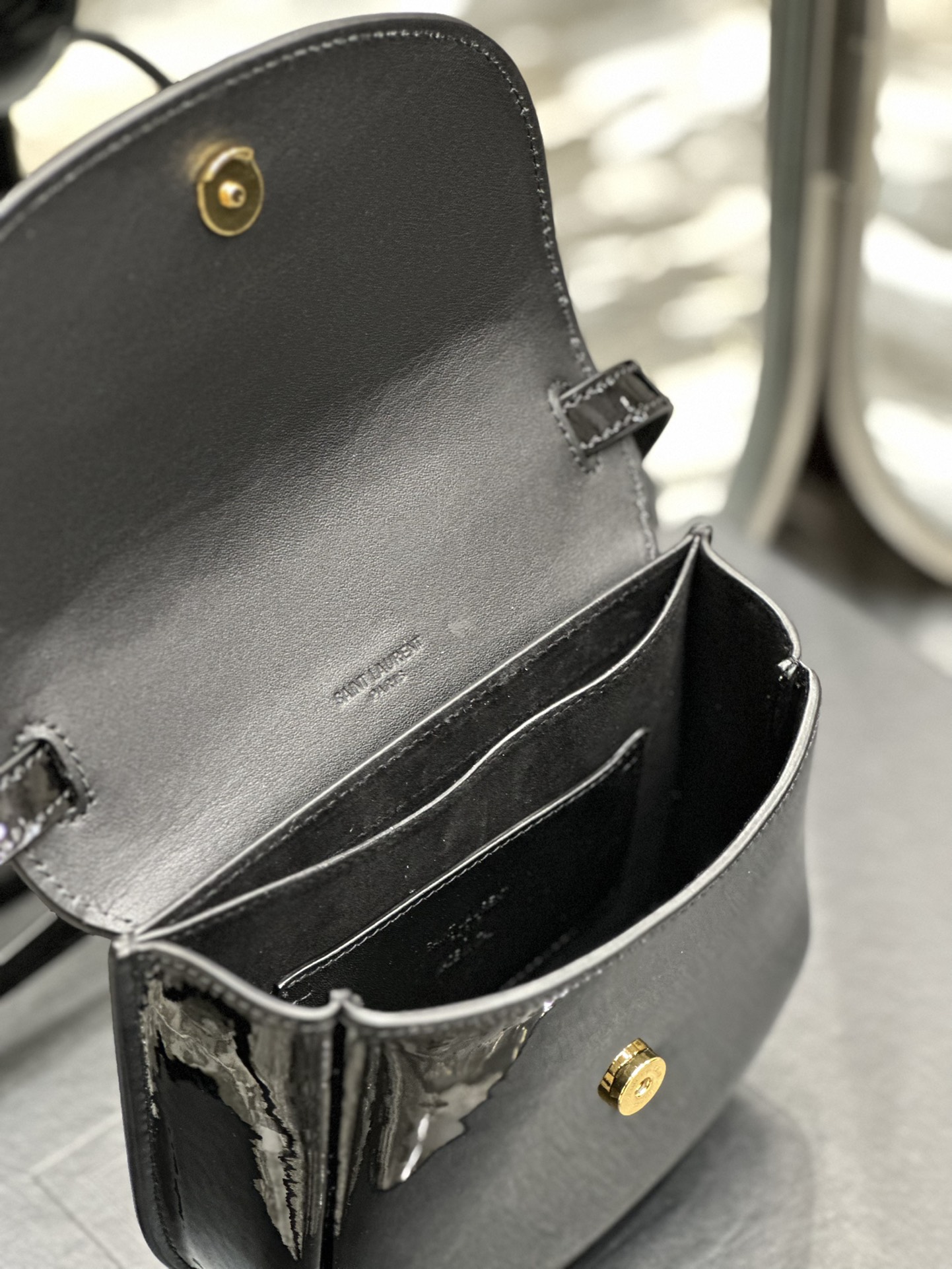 Handbags SAINT LAURENT 619740 size 18x15.5x5.5 cm - vstockx