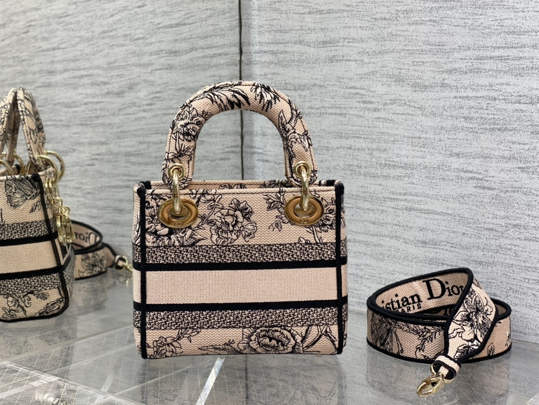 Handbag Dior size 17*7*15 cm - vstockx