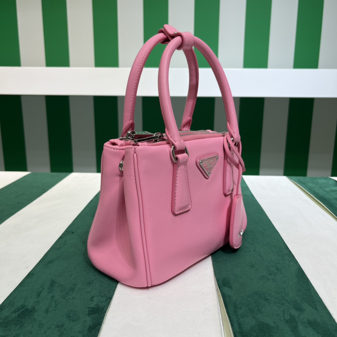 Handbags Prada 1BA906 size:20*14.5*9.5 cm - vstockx