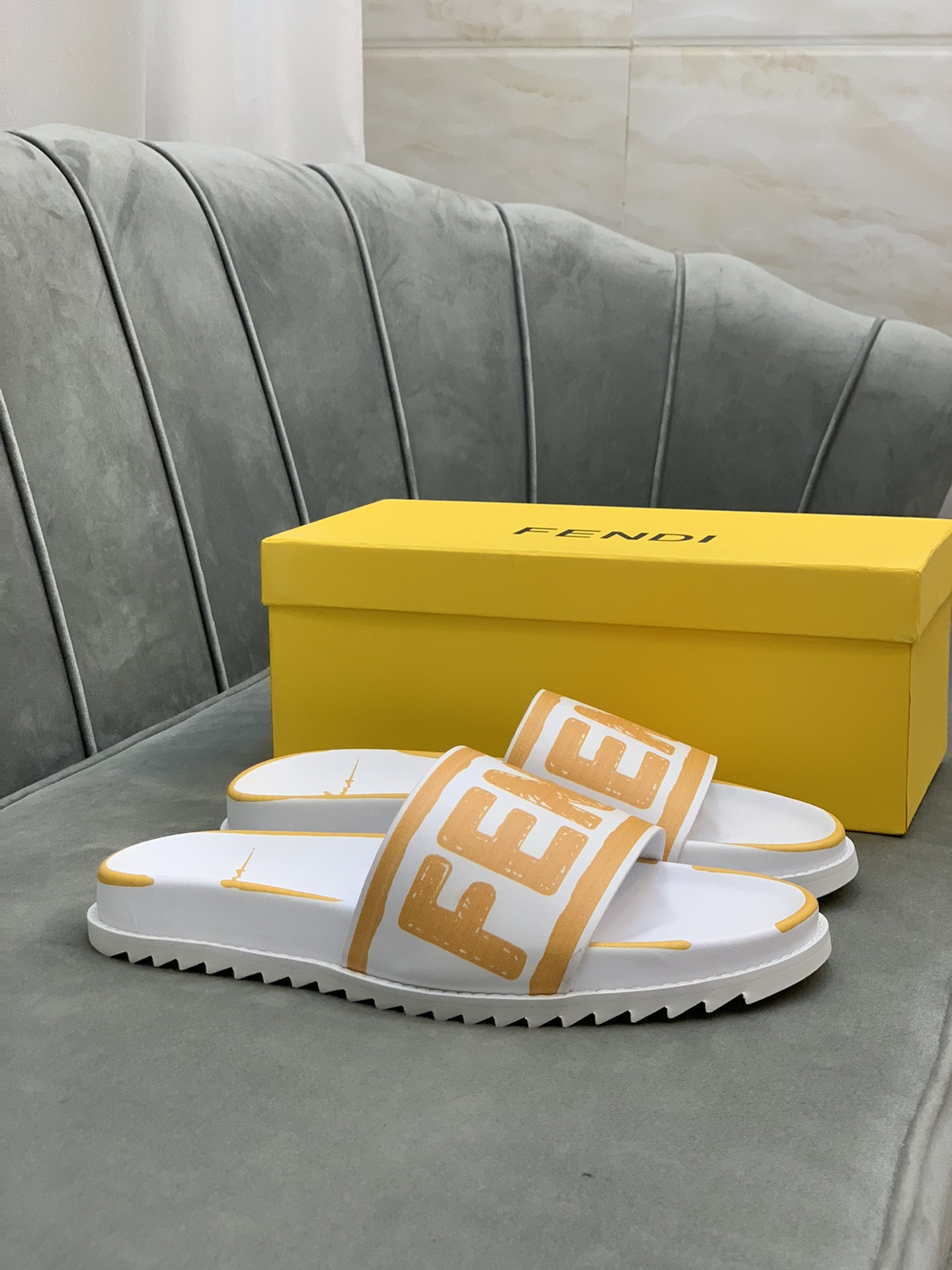 Fendi Slides 15 - vstockx