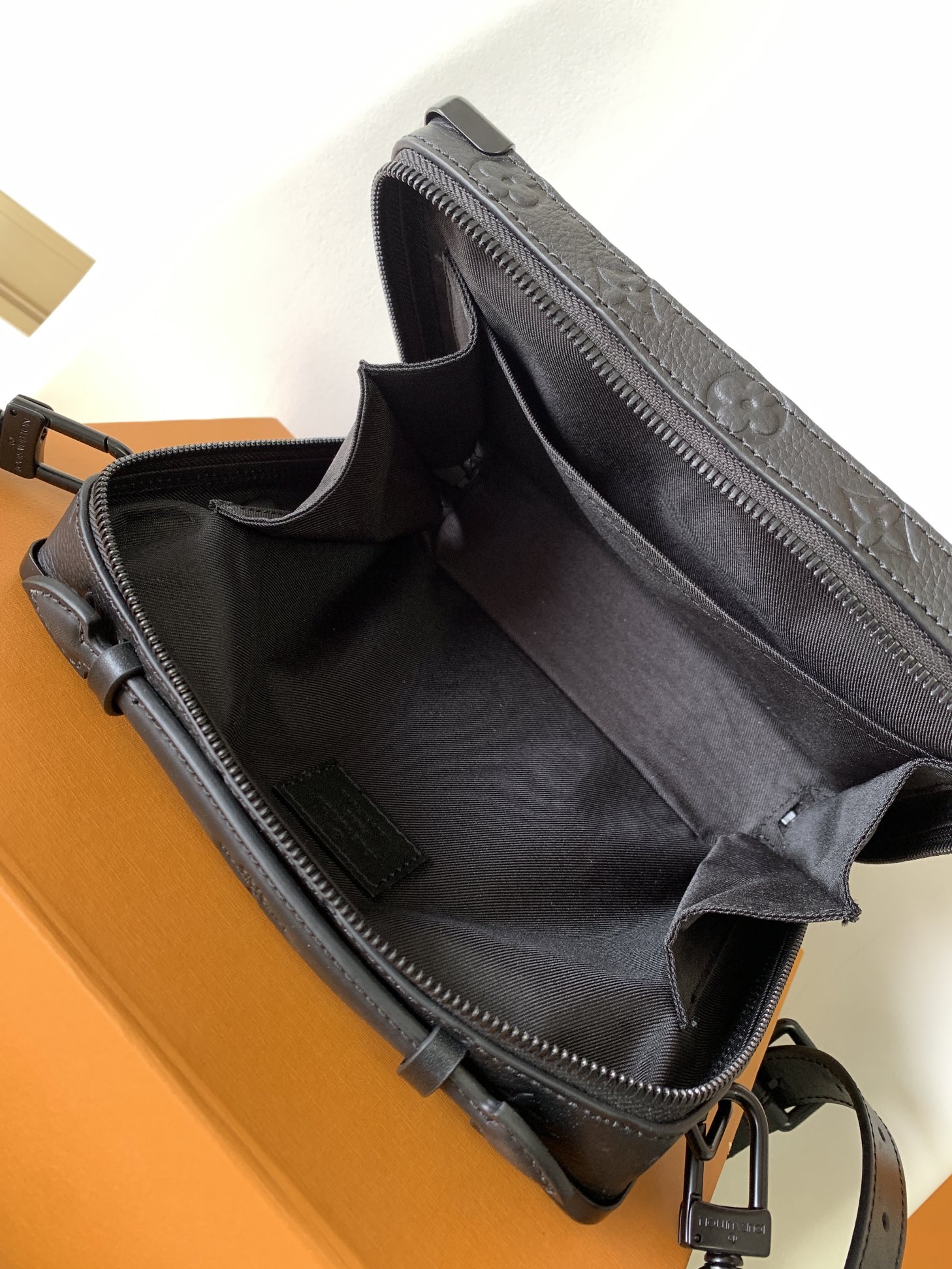 Handbag Louis Vuitton M59163 size 21.5 x 15 x 7 cm - vstockx