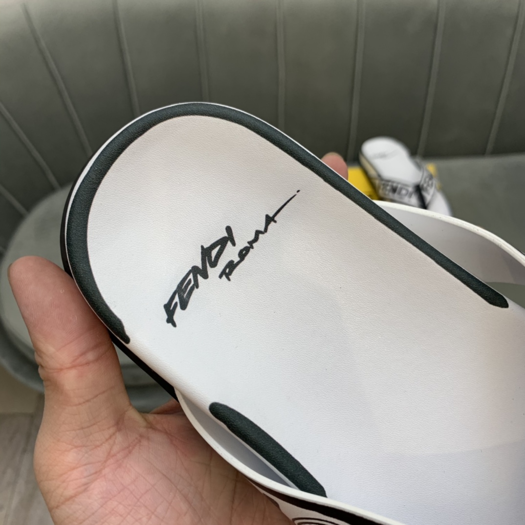 Fendi Slides 11 - vstockx