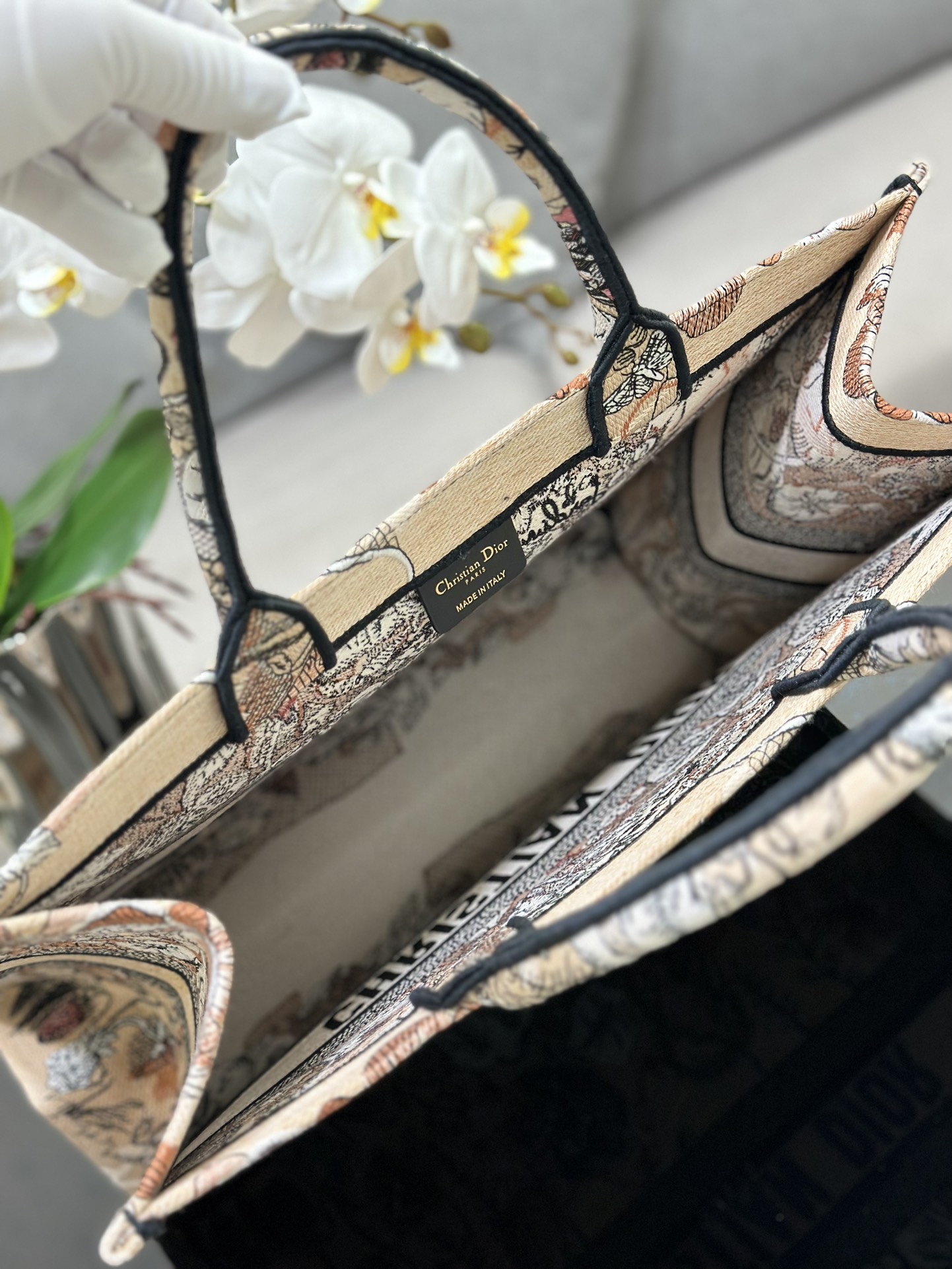 Handbag Dior M1286 size 42 x 35 x 18.5 cm - vstockx