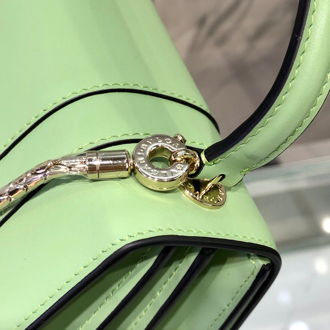 Handbags Bvlgari 38329 size:20*16*9 cm - vstockx