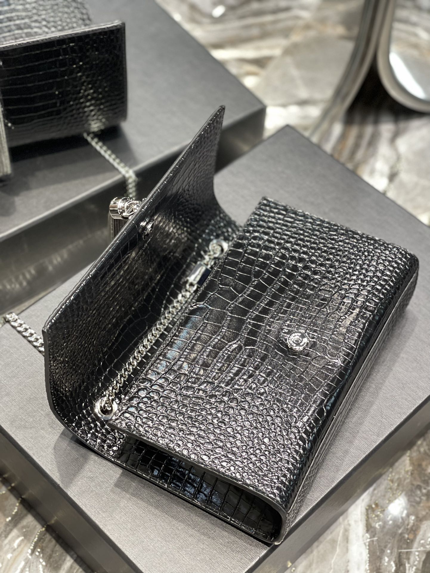 Handbags SAINT LAURENT 354119 size 24x14.5x5 cm - vstockx