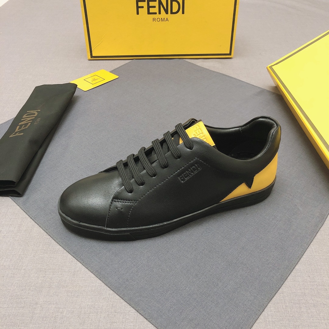 Fendi Low Top Sneakers 20 - vstockx