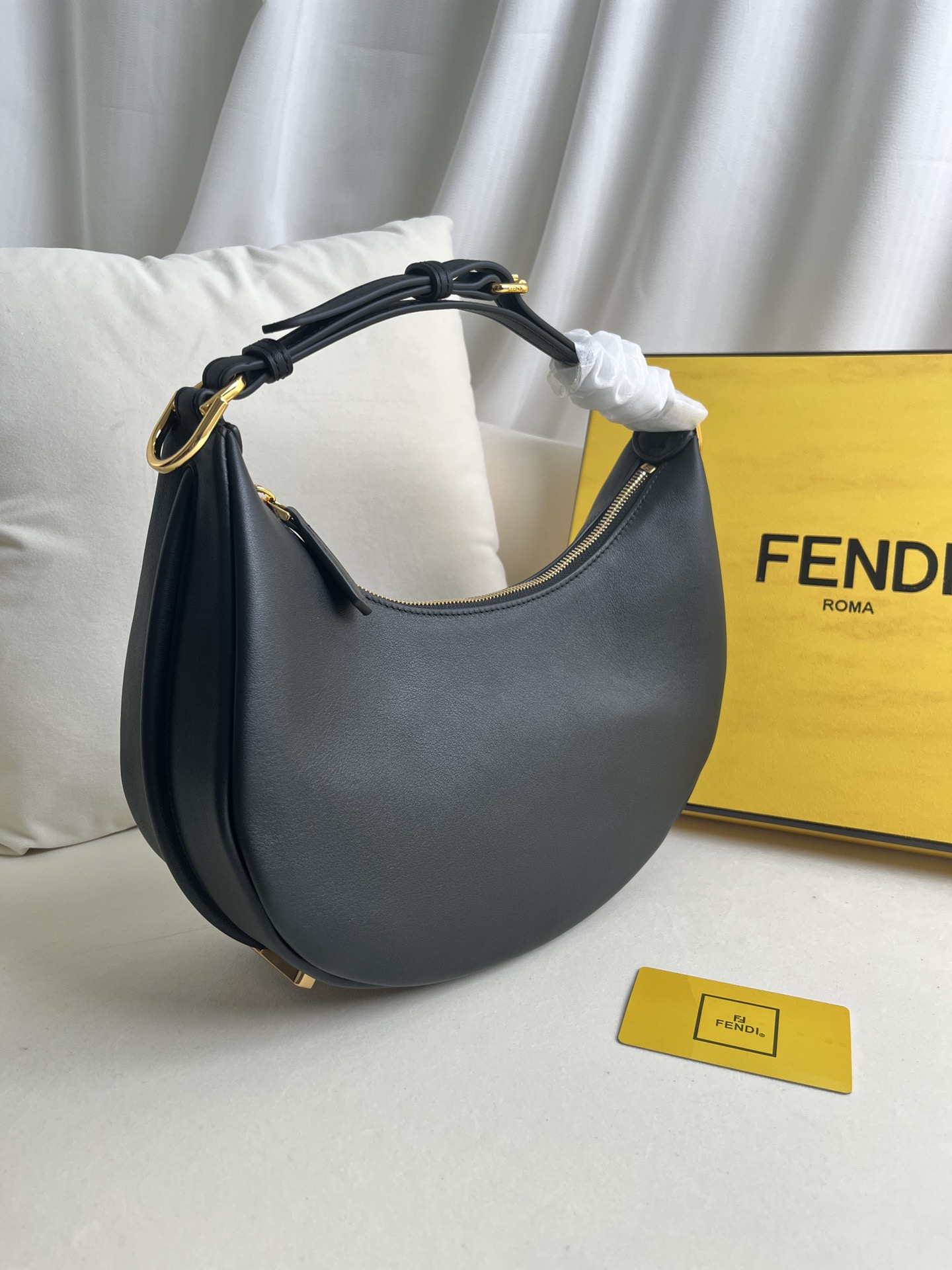 handbags FENDI 205 size:29*24.5*10cm - vstockx