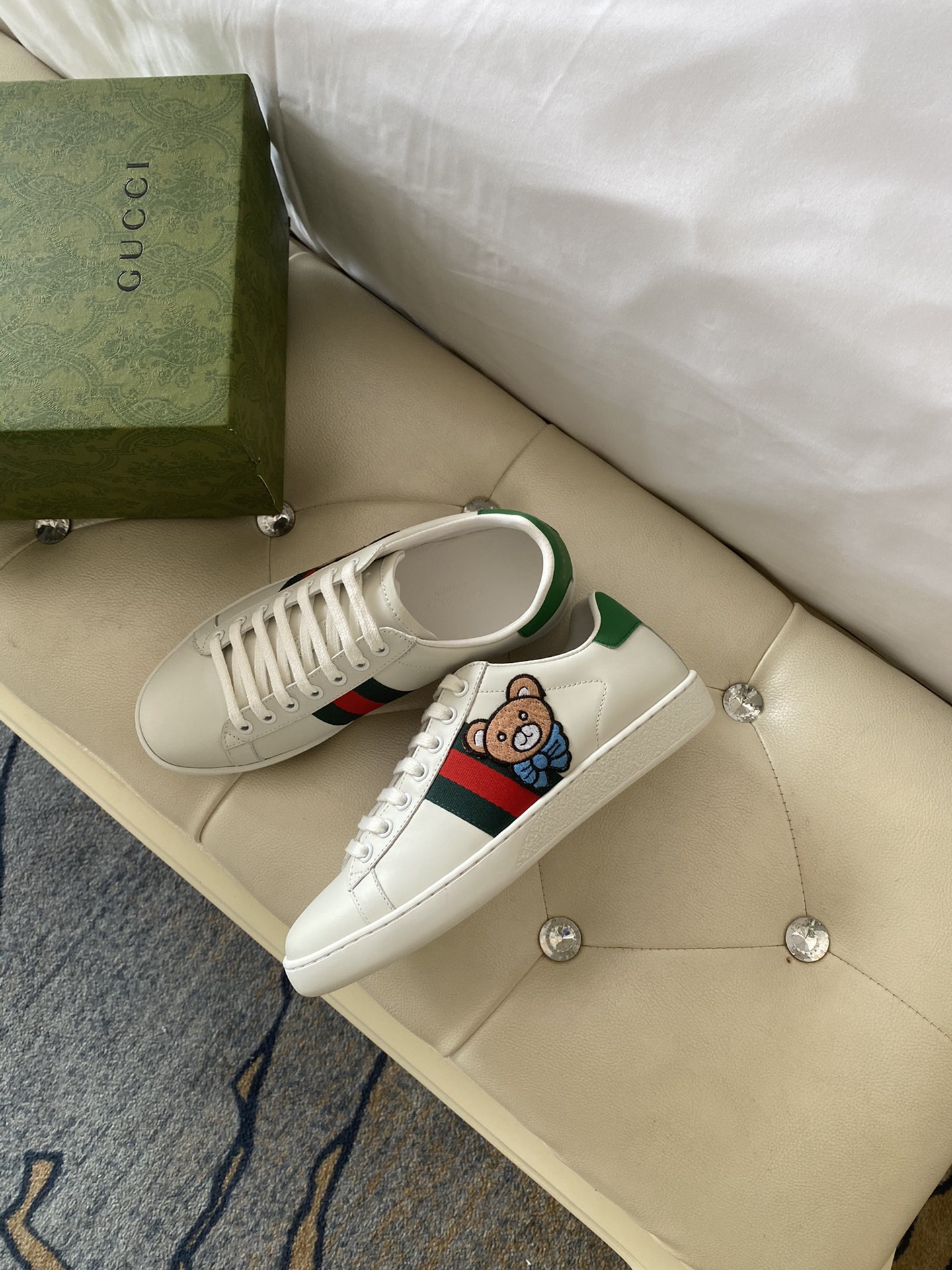 Gucci Women's Ace sneaker with bee sneaker 4 - vstockx