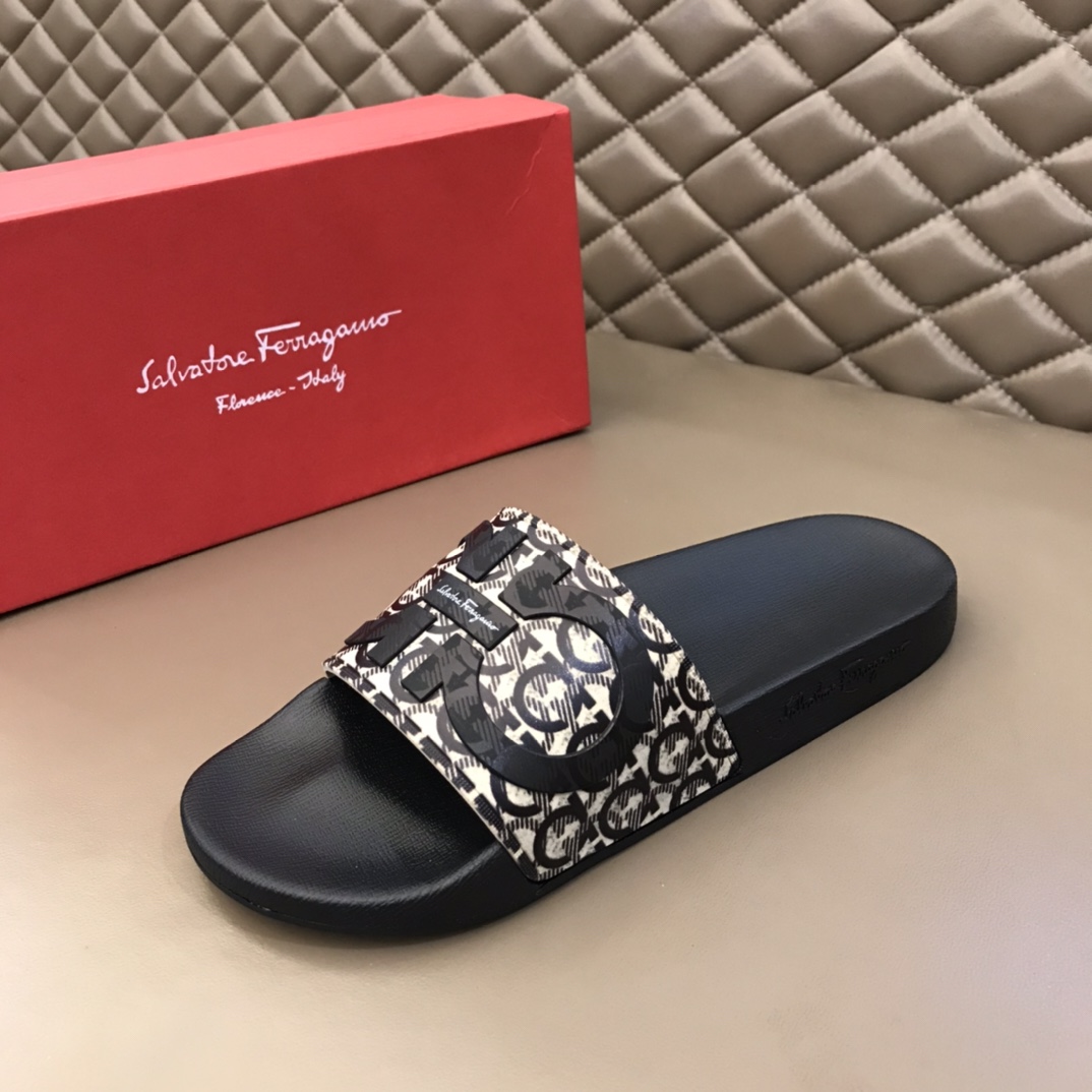 Salvatore Ferragamo Groove Slides 4 - vstockx