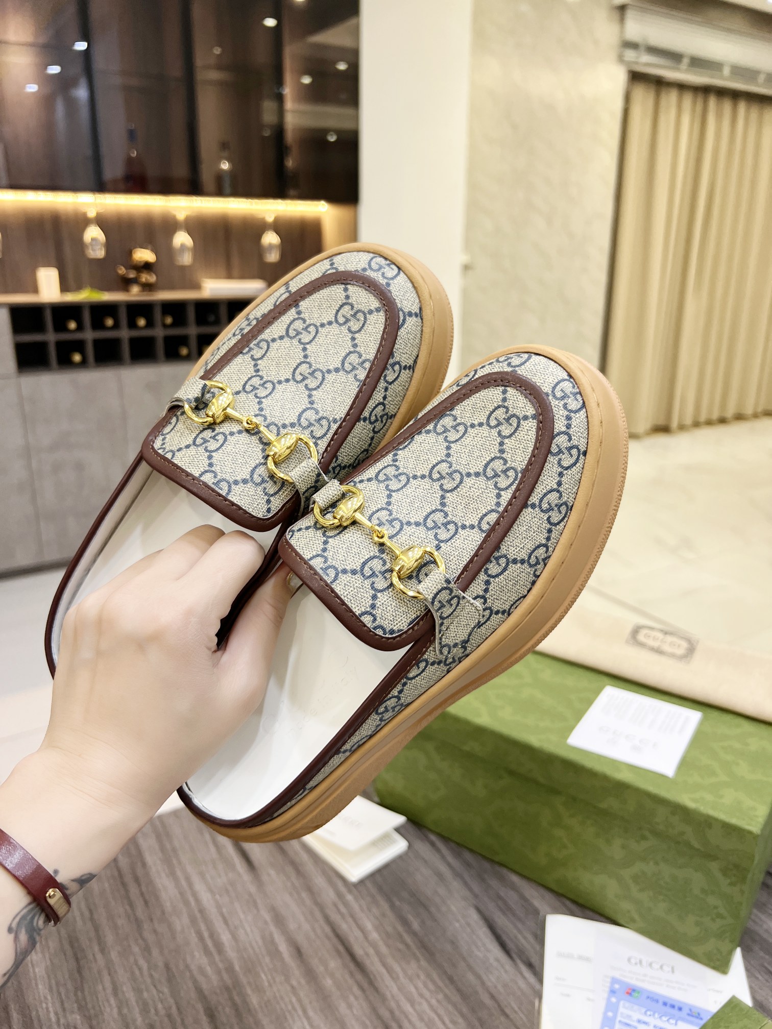 Gucci Women's WOMEN 6 - vstockx