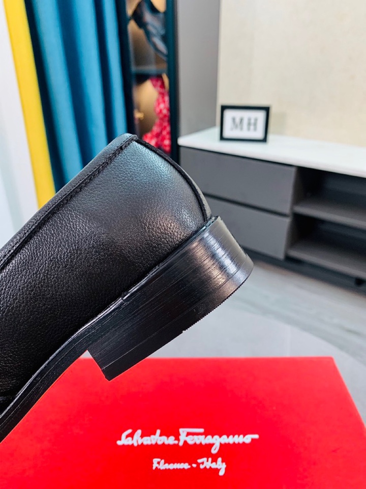 Salvatore Ferragamo Boots 30 - vstockx