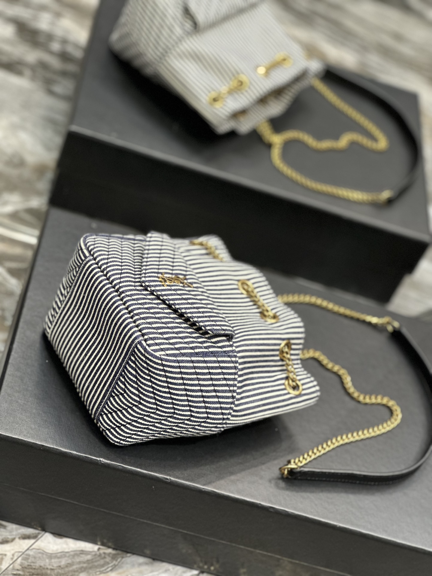 Handbags SAINT LAURENT 631052 size 19x13x13 cm - vstockx