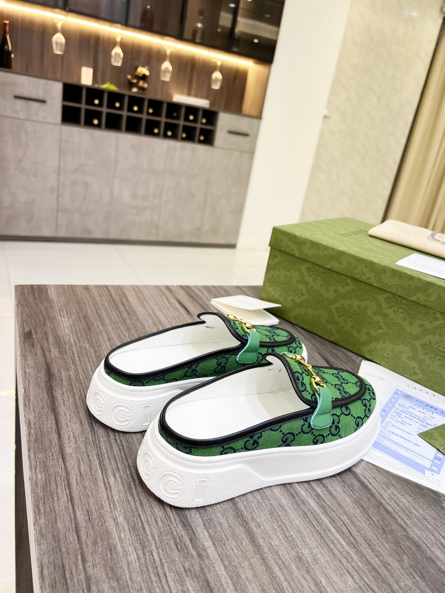 Gucci Women's WOMEN 6 - vstockx