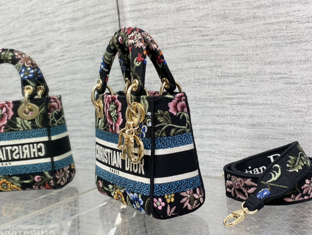 Handbag Dior size 17*7*15 cm - vstockx