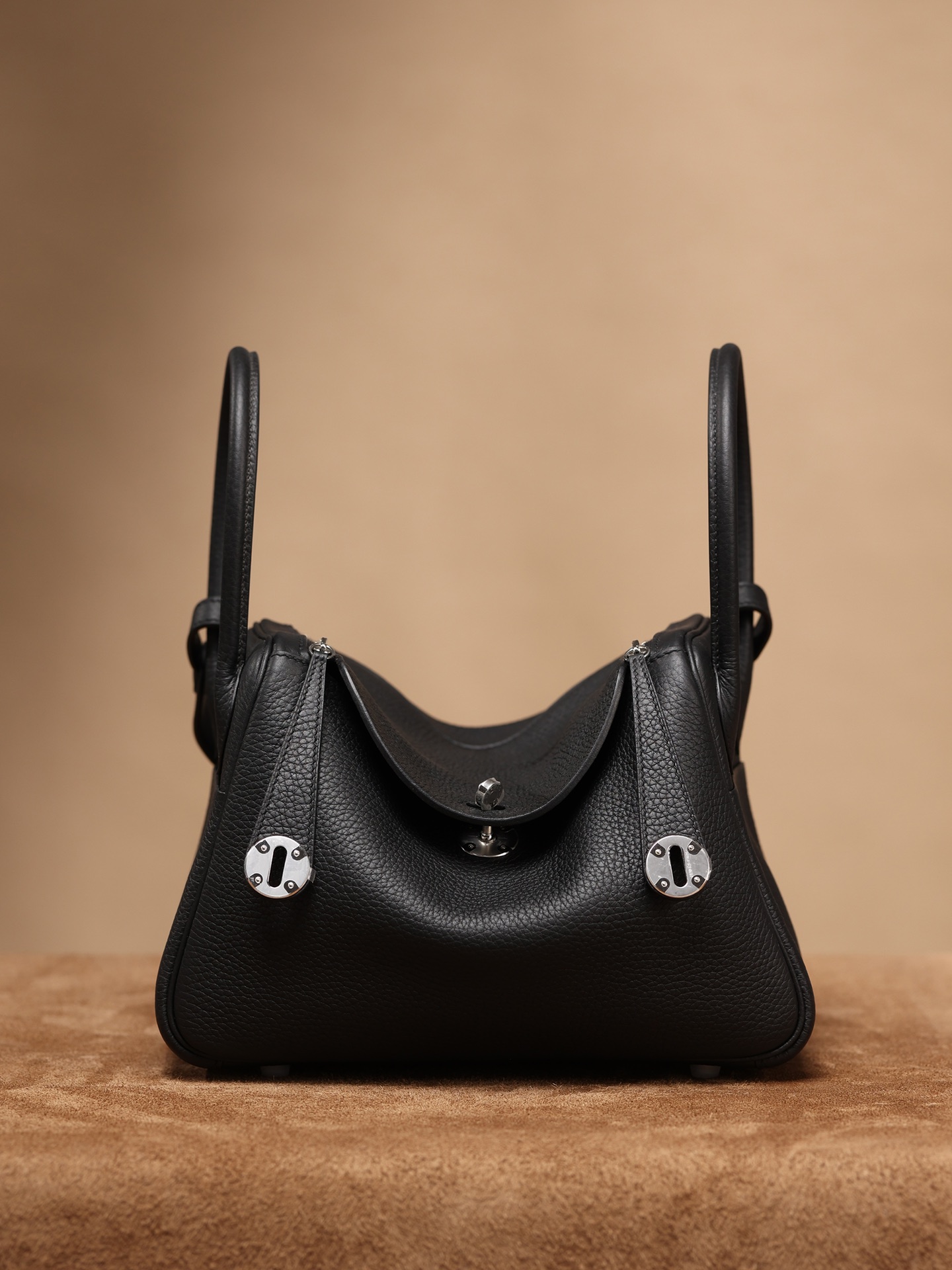 Handbags Hermes Lindy size:26x 18x14 cm - vstockx