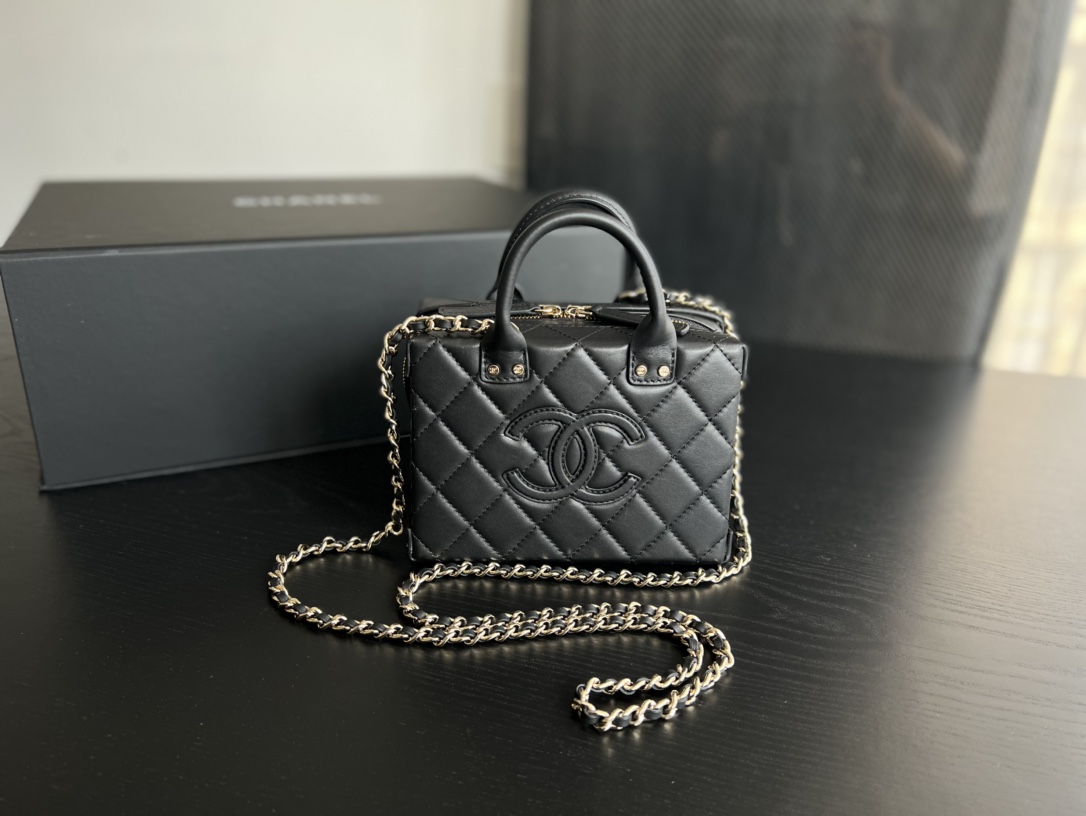 Handbag Chanel size 15cmx11.5cmx5cm - vstockx