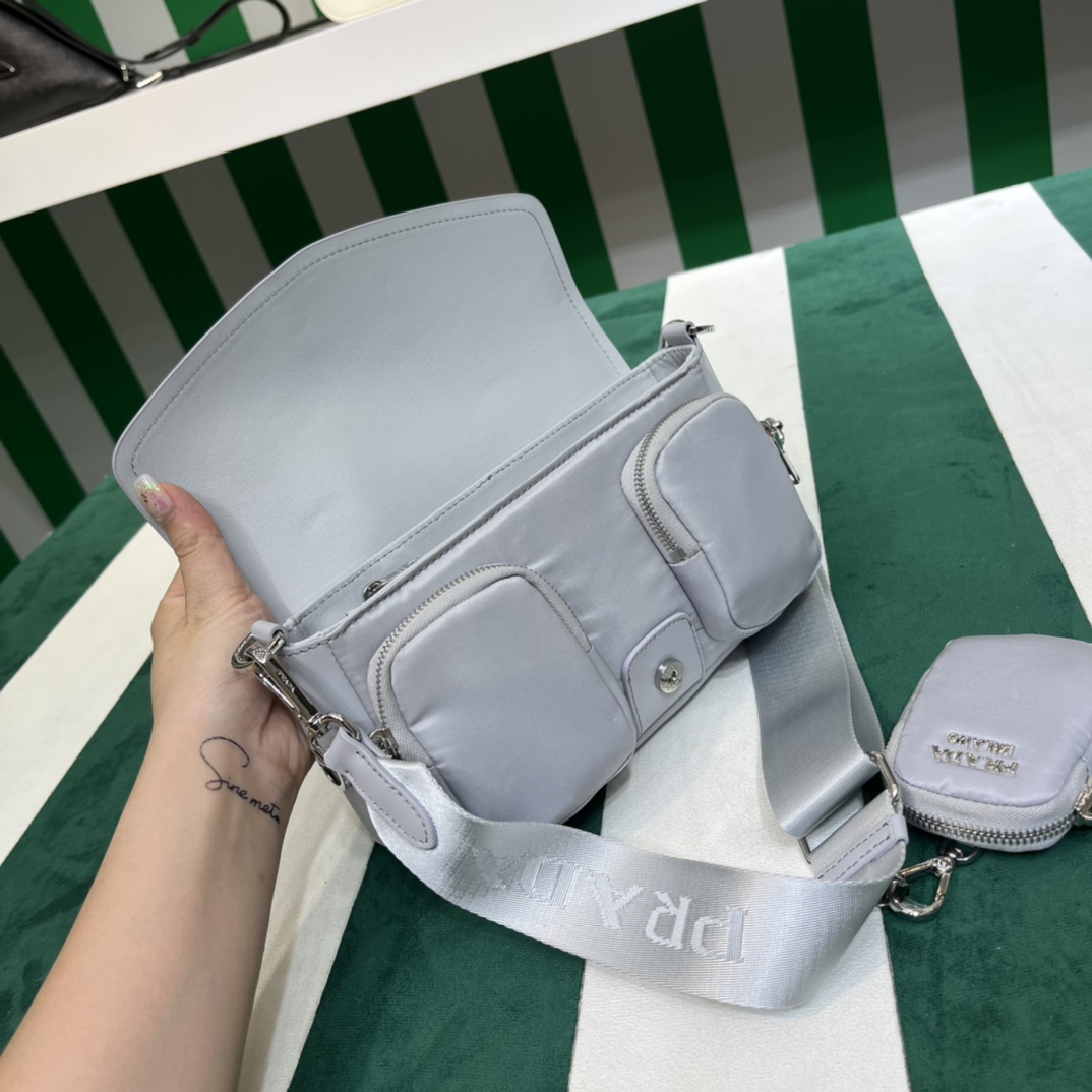 Handbags Prada 1BD295 size:22*7.5*14 cm - vstockx