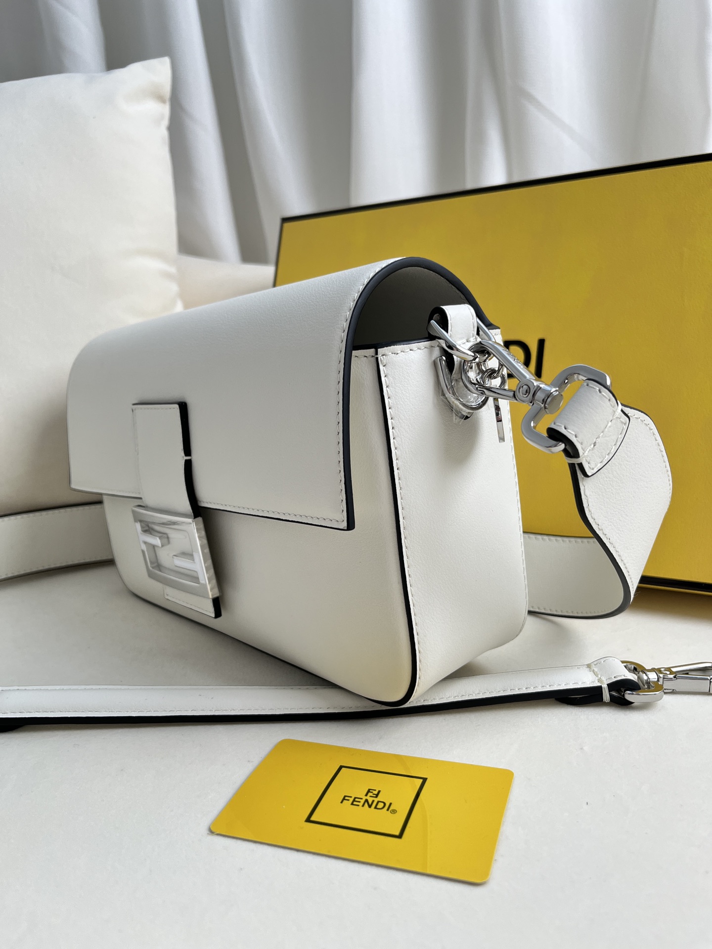 handbags FENDI 5012 size:26*5*15cm - vstockx