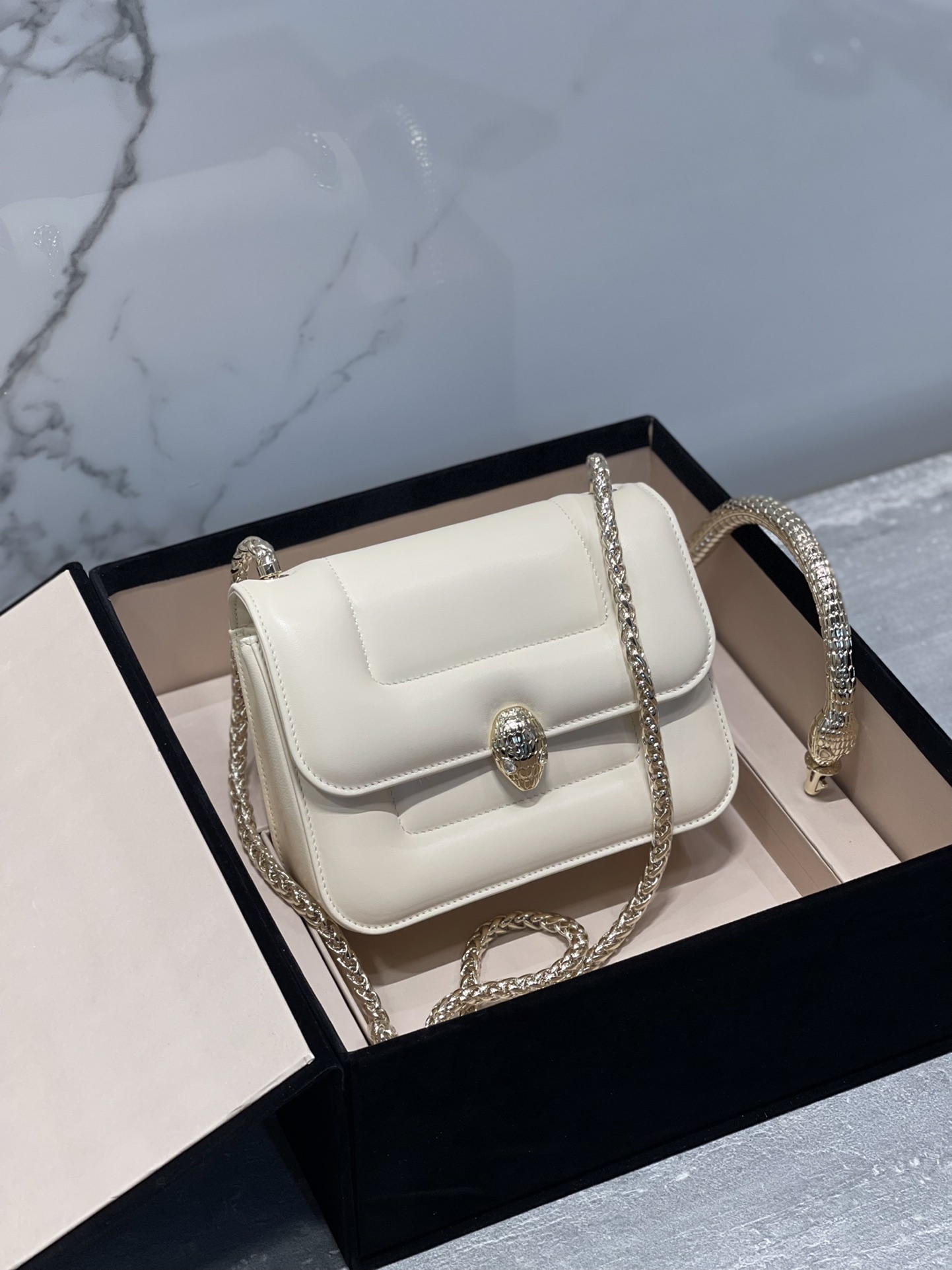 Handbags Bvlgari 291071 size:19.2*15*6 cm - vstockx